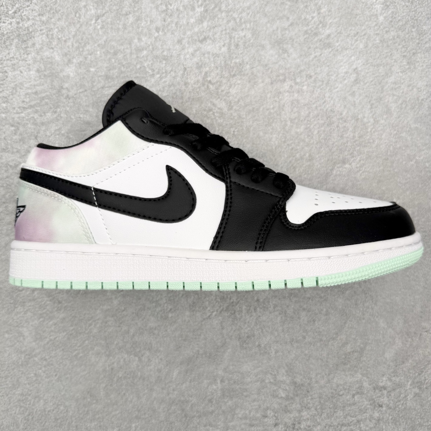 ＃MG版 Air Jordan AJ1 Low 低帮系列 超性价比单品 平台直播间特供 百分百全新货品 零氧化发霉 给足利润空间操作 超乎所想的高性价比 原装楦头纸板开发 完美鞋型 超高清洁度 鞋型不臃肿别扭 原厂内置全掌气垫 A模大底 鞋舌AJ原厂专用牛津布 AJ专用反口珍珠布 原厂无杂质高弹内里海棉 特殊封边弹力鞋带 原鞋开模 拒绝公底 购置公司同步原材料 都有细节原汁原味 忠于原版 尺码：36 36.5 37.5 38 38.5 39 40 40.5 41 42 42.5 43 44 44.5 45 46-选品中心