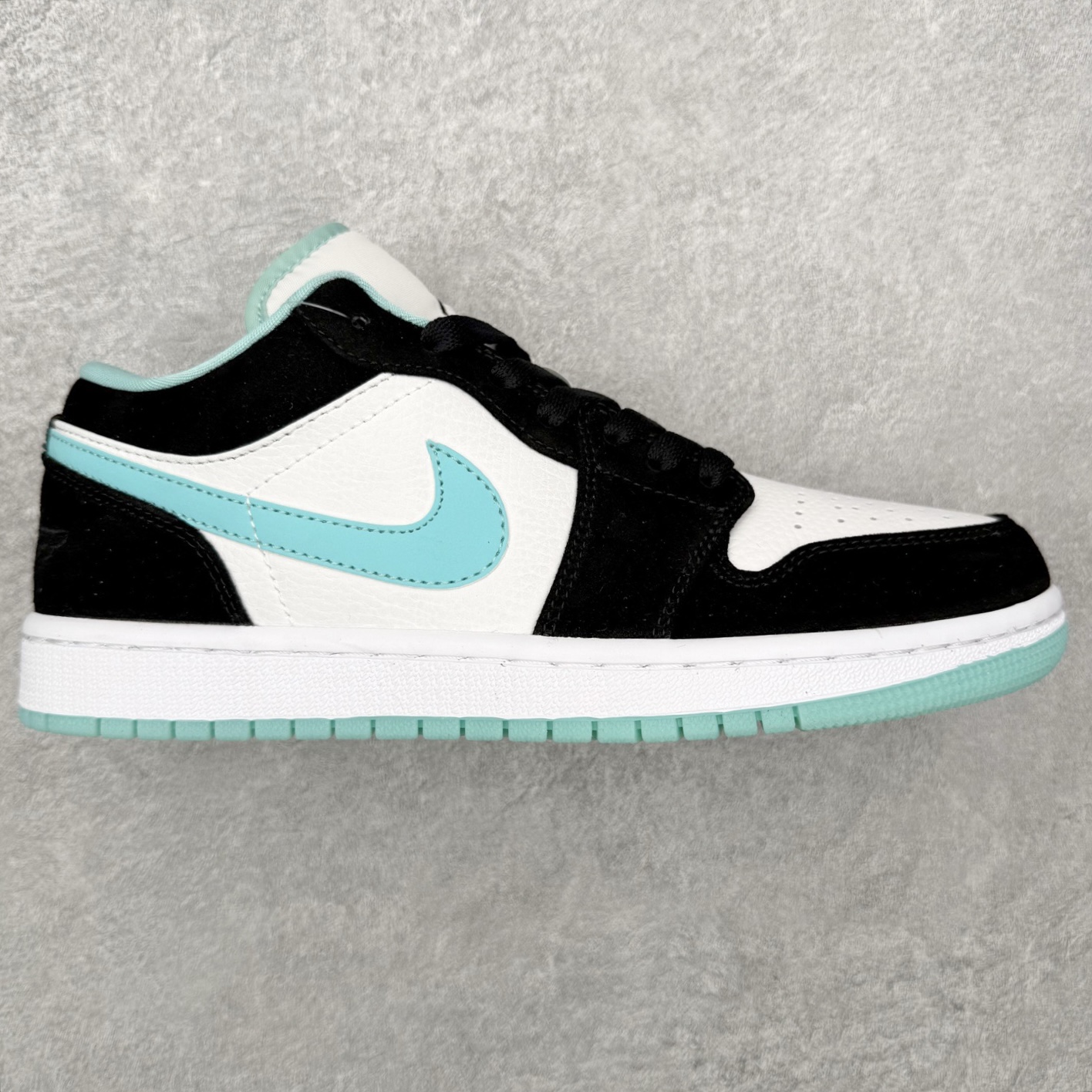 图片[5]-＃MG版 Air Jordan AJ1 Low 低帮系列 超性价比单品 平台直播间特供 百分百全新货品 零氧化发霉 给足利润空间操作 超乎所想的高性价比 原装楦头纸板开发 完美鞋型 超高清洁度 鞋型不臃肿别扭 原厂内置全掌气垫 A模大底 鞋舌AJ原厂专用牛津布 AJ专用反口珍珠布 原厂无杂质高弹内里海棉 特殊封边弹力鞋带 原鞋开模 拒绝公底 购置公司同步原材料 都有细节原汁原味 忠于原版 尺码：36 36.5 37.5 38 38.5 39 40 40.5 41 42 42.5 43 44 44.5 45 46-选品中心