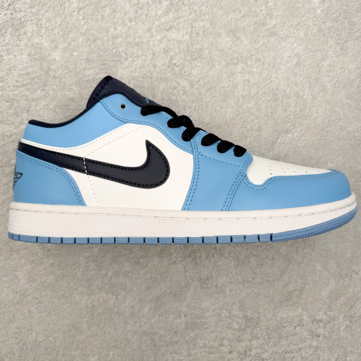 图片[3]-＃MG版 Air Jordan AJ1 Low 低帮系列 超性价比单品 平台直播间特供 百分百全新货品 零氧化发霉 给足利润空间操作 超乎所想的高性价比 原装楦头纸板开发 完美鞋型 超高清洁度 鞋型不臃肿别扭 原厂内置全掌气垫 A模大底 鞋舌AJ原厂专用牛津布 AJ专用反口珍珠布 原厂无杂质高弹内里海棉 特殊封边弹力鞋带 原鞋开模 拒绝公底 购置公司同步原材料 都有细节原汁原味 忠于原版 尺码：36 36.5 37.5 38 38.5 39 40 40.5 41 42 42.5 43 44 44.5 45 46-选品中心