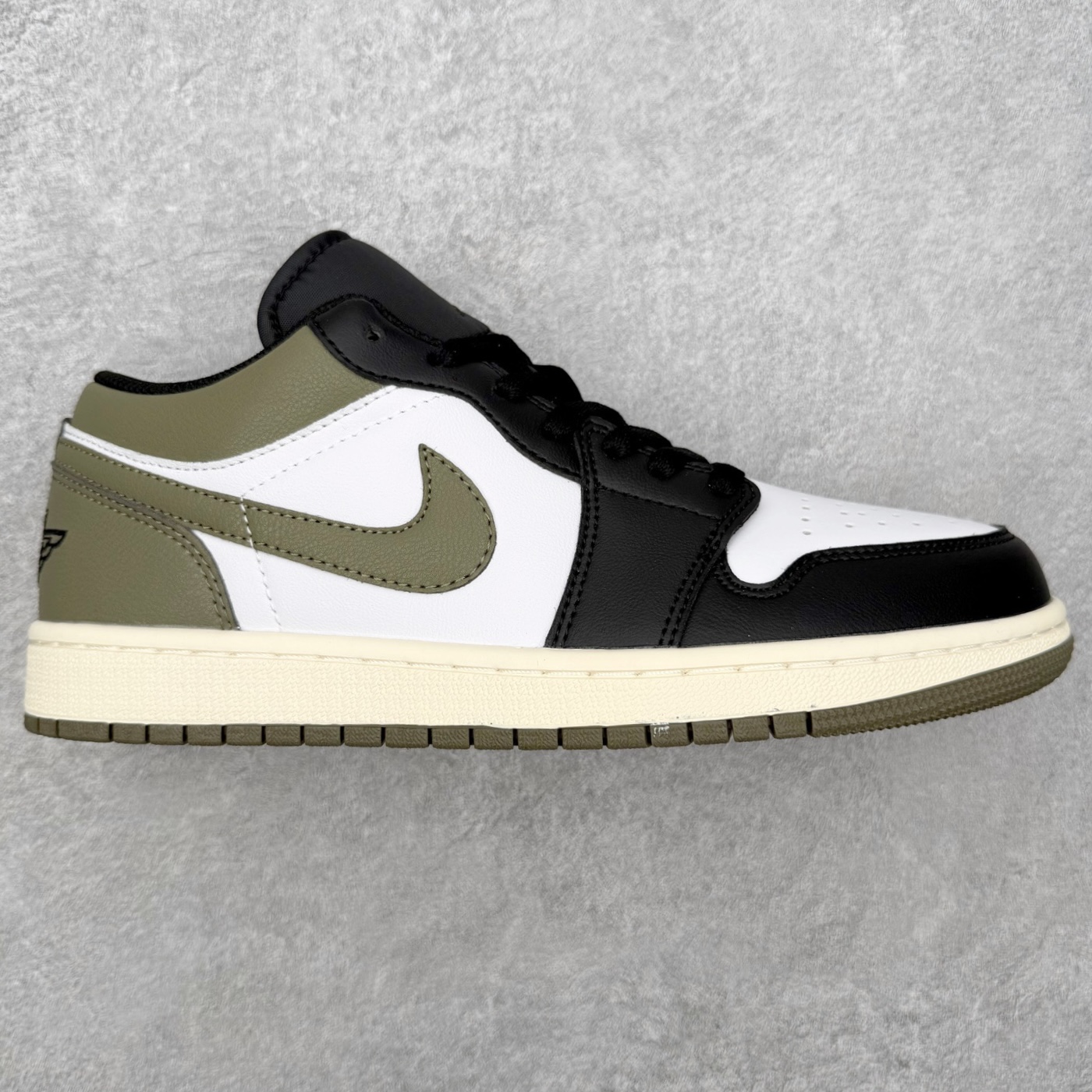 图片[9]-＃MG版 Air Jordan AJ1 Low 低帮系列 超性价比单品 平台直播间特供 百分百全新货品 零氧化发霉 给足利润空间操作 超乎所想的高性价比 原装楦头纸板开发 完美鞋型 超高清洁度 鞋型不臃肿别扭 原厂内置全掌气垫 A模大底 鞋舌AJ原厂专用牛津布 AJ专用反口珍珠布 原厂无杂质高弹内里海棉 特殊封边弹力鞋带 原鞋开模 拒绝公底 购置公司同步原材料 都有细节原汁原味 忠于原版 尺码：36 36.5 37.5 38 38.5 39 40 40.5 41 42 42.5 43 44 44.5 45 46-选品中心