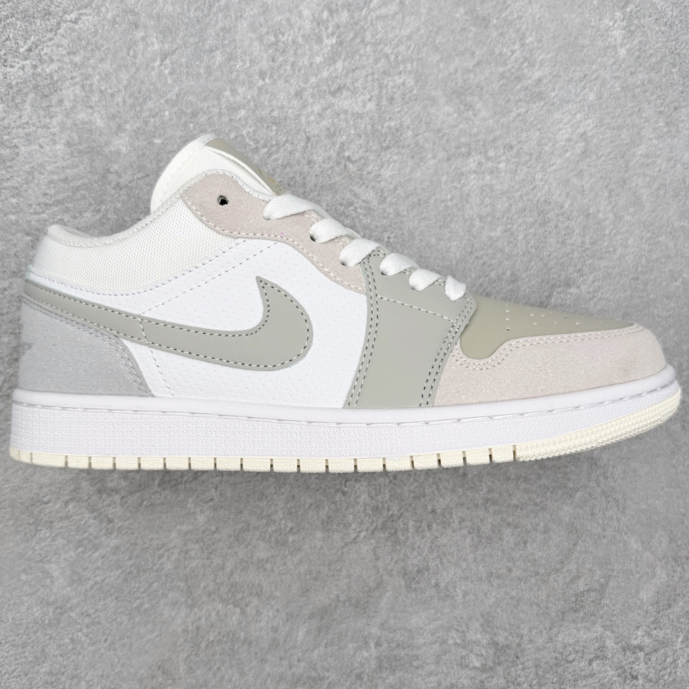 图片[8]-＃MG版 Air Jordan AJ1 Low 低帮系列 超性价比单品 平台直播间特供 百分百全新货品 零氧化发霉 给足利润空间操作 超乎所想的高性价比 原装楦头纸板开发 完美鞋型 超高清洁度 鞋型不臃肿别扭 原厂内置全掌气垫 A模大底 鞋舌AJ原厂专用牛津布 AJ专用反口珍珠布 原厂无杂质高弹内里海棉 特殊封边弹力鞋带 原鞋开模 拒绝公底 购置公司同步原材料 都有细节原汁原味 忠于原版 尺码：36 36.5 37.5 38 38.5 39 40 40.5 41 42 42.5 43 44 44.5 45 46-选品中心