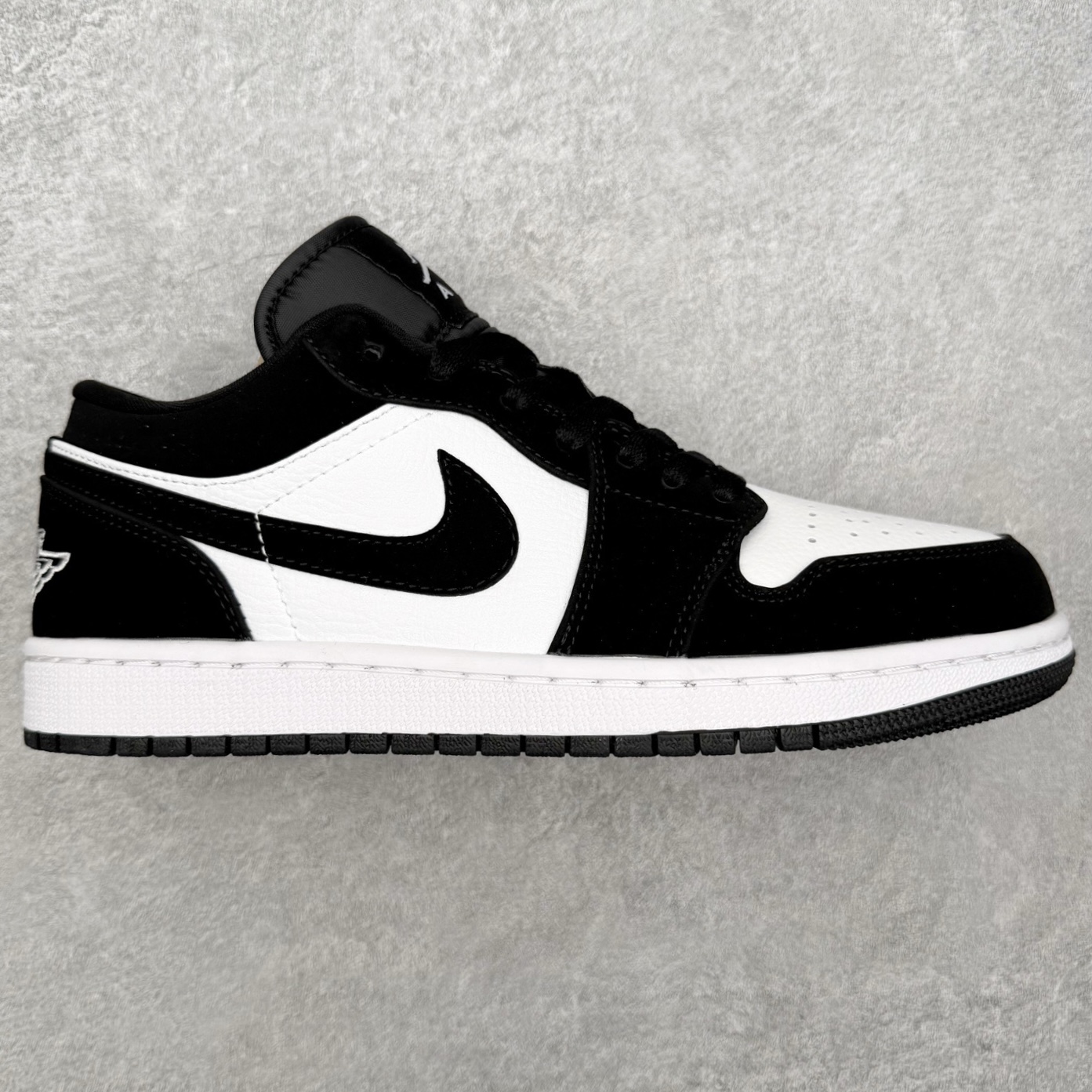 图片[6]-＃MG版 Air Jordan AJ1 Low 低帮系列 超性价比单品 平台直播间特供 百分百全新货品 零氧化发霉 给足利润空间操作 超乎所想的高性价比 原装楦头纸板开发 完美鞋型 超高清洁度 鞋型不臃肿别扭 原厂内置全掌气垫 A模大底 鞋舌AJ原厂专用牛津布 AJ专用反口珍珠布 原厂无杂质高弹内里海棉 特殊封边弹力鞋带 原鞋开模 拒绝公底 购置公司同步原材料 都有细节原汁原味 忠于原版 尺码：36 36.5 37.5 38 38.5 39 40 40.5 41 42 42.5 43 44 44.5 45 46-选品中心