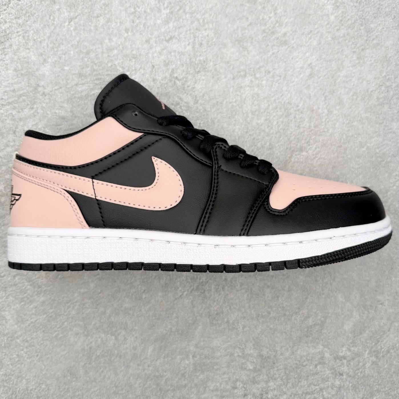 ＃MG版 Air Jordan AJ1 Low 低帮系列 超性价比单品 平台直播间特供 百分百全新货品 零氧化发霉 给足利润空间操作 超乎所想的高性价比 原装楦头纸板开发 完美鞋型 超高清洁度 鞋型不臃肿别扭 原厂内置全掌气垫 A模大底 鞋舌AJ原厂专用牛津布 AJ专用反口珍珠布 原厂无杂质高弹内里海棉 特殊封边弹力鞋带 原鞋开模 拒绝公底 购置公司同步原材料 都有细节原汁原味 忠于原版 尺码：36 36.5 37.5 38 38.5 39 40 40.5 41 42 42.5 43 44 44.5 45 46-选品中心