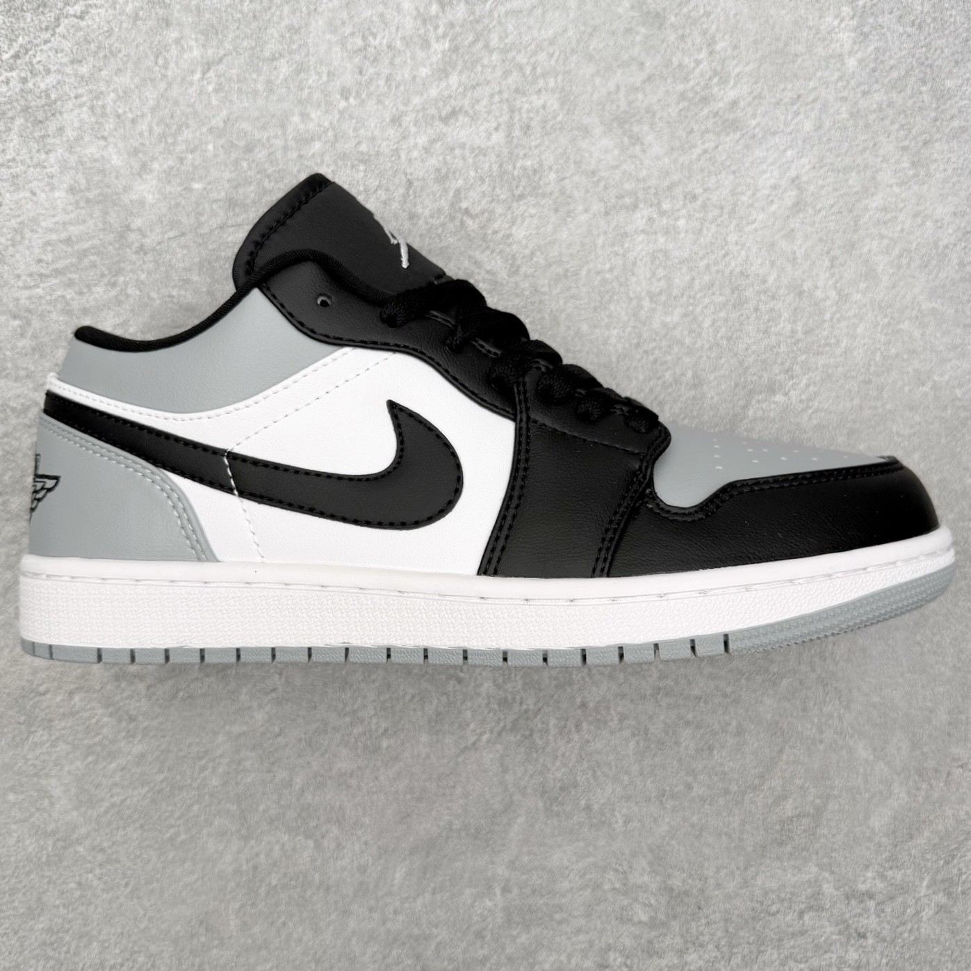 图片[8]-＃MG版 Air Jordan AJ1 Low 低帮系列 超性价比单品 平台直播间特供 百分百全新货品 零氧化发霉 给足利润空间操作 超乎所想的高性价比 原装楦头纸板开发 完美鞋型 超高清洁度 鞋型不臃肿别扭 原厂内置全掌气垫 A模大底 鞋舌AJ原厂专用牛津布 AJ专用反口珍珠布 原厂无杂质高弹内里海棉 特殊封边弹力鞋带 原鞋开模 拒绝公底 购置公司同步原材料 都有细节原汁原味 忠于原版 尺码：36 36.5 37.5 38 38.5 39 40 40.5 41 42 42.5 43 44 44.5 45 46-选品中心