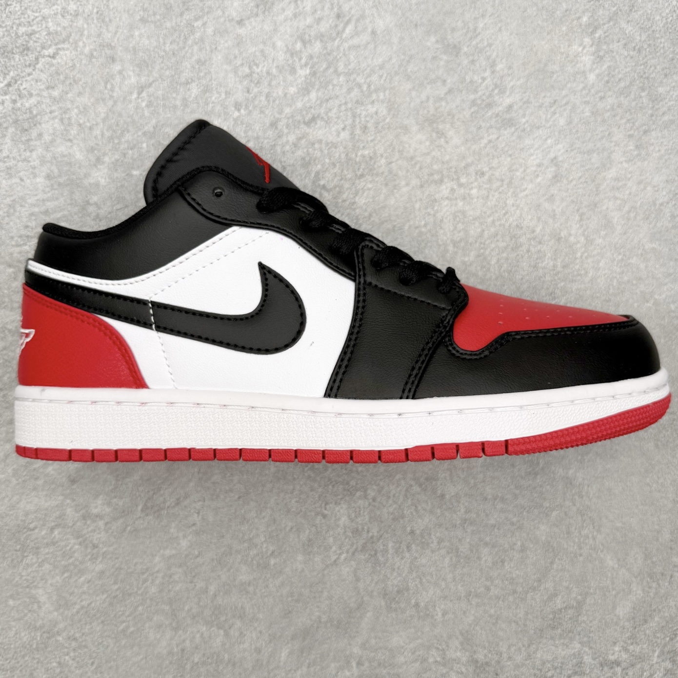 ＃MG版 Air Jordan AJ1 Low 低帮系列 超性价比单品 平台直播间特供 百分百全新货品 零氧化发霉 给足利润空间操作 超乎所想的高性价比 原装楦头纸板开发 完美鞋型 超高清洁度 鞋型不臃肿别扭 原厂内置全掌气垫 A模大底 鞋舌AJ原厂专用牛津布 AJ专用反口珍珠布 原厂无杂质高弹内里海棉 特殊封边弹力鞋带 原鞋开模 拒绝公底 购置公司同步原材料 都有细节原汁原味 忠于原版 尺码：36 36.5 37.5 38 38.5 39 40 40.5 41 42 42.5 43 44 44.5 45 46-选品中心