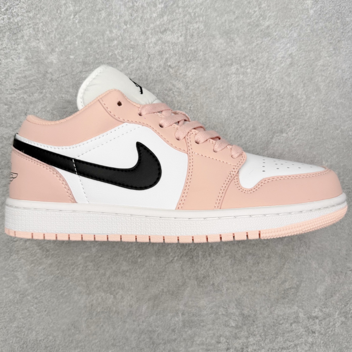 图片[7]-＃MG版 Air Jordan AJ1 Low 低帮系列 超性价比单品 平台直播间特供 百分百全新货品 零氧化发霉 给足利润空间操作 超乎所想的高性价比 原装楦头纸板开发 完美鞋型 超高清洁度 鞋型不臃肿别扭 原厂内置全掌气垫 A模大底 鞋舌AJ原厂专用牛津布 AJ专用反口珍珠布 原厂无杂质高弹内里海棉 特殊封边弹力鞋带 原鞋开模 拒绝公底 购置公司同步原材料 都有细节原汁原味 忠于原版 尺码：36 36.5 37.5 38 38.5 39 40 40.5 41 42 42.5 43 44 44.5 45 46-选品中心