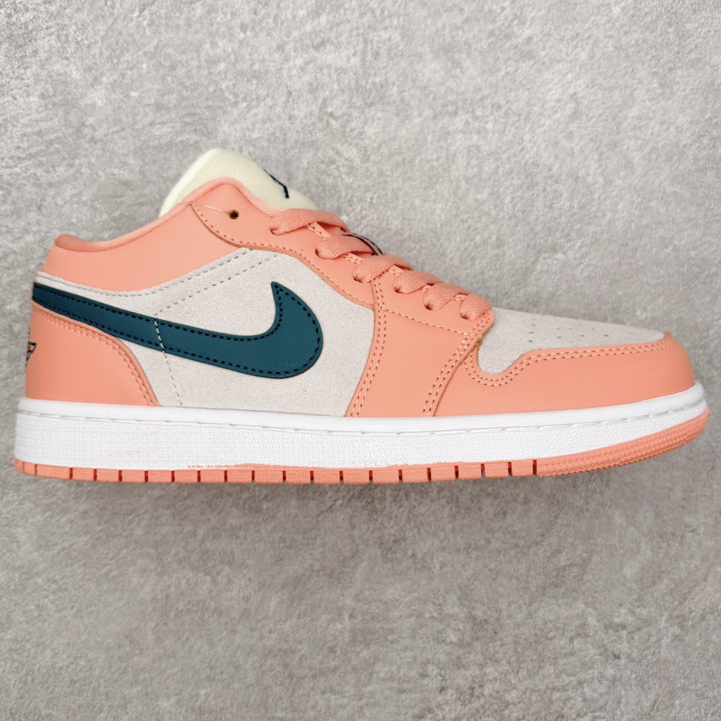 图片[6]-＃MG版 Air Jordan AJ1 Low 低帮系列 超性价比单品 平台直播间特供 百分百全新货品 零氧化发霉 给足利润空间操作 超乎所想的高性价比 原装楦头纸板开发 完美鞋型 超高清洁度 鞋型不臃肿别扭 原厂内置全掌气垫 A模大底 鞋舌AJ原厂专用牛津布 AJ专用反口珍珠布 原厂无杂质高弹内里海棉 特殊封边弹力鞋带 原鞋开模 拒绝公底 购置公司同步原材料 都有细节原汁原味 忠于原版 尺码：36 36.5 37.5 38 38.5 39 40 40.5 41 42 42.5 43 44 44.5 45 46-选品中心