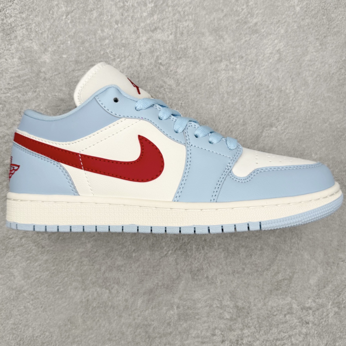 图片[4]-＃MG版 Air Jordan AJ1 Low 低帮系列 超性价比单品 平台直播间特供 百分百全新货品 零氧化发霉 给足利润空间操作 超乎所想的高性价比 原装楦头纸板开发 完美鞋型 超高清洁度 鞋型不臃肿别扭 原厂内置全掌气垫 A模大底 鞋舌AJ原厂专用牛津布 AJ专用反口珍珠布 原厂无杂质高弹内里海棉 特殊封边弹力鞋带 原鞋开模 拒绝公底 购置公司同步原材料 都有细节原汁原味 忠于原版 尺码：36 36.5 37.5 38 38.5 39 40 40.5 41 42 42.5 43 44 44.5 45 46-选品中心