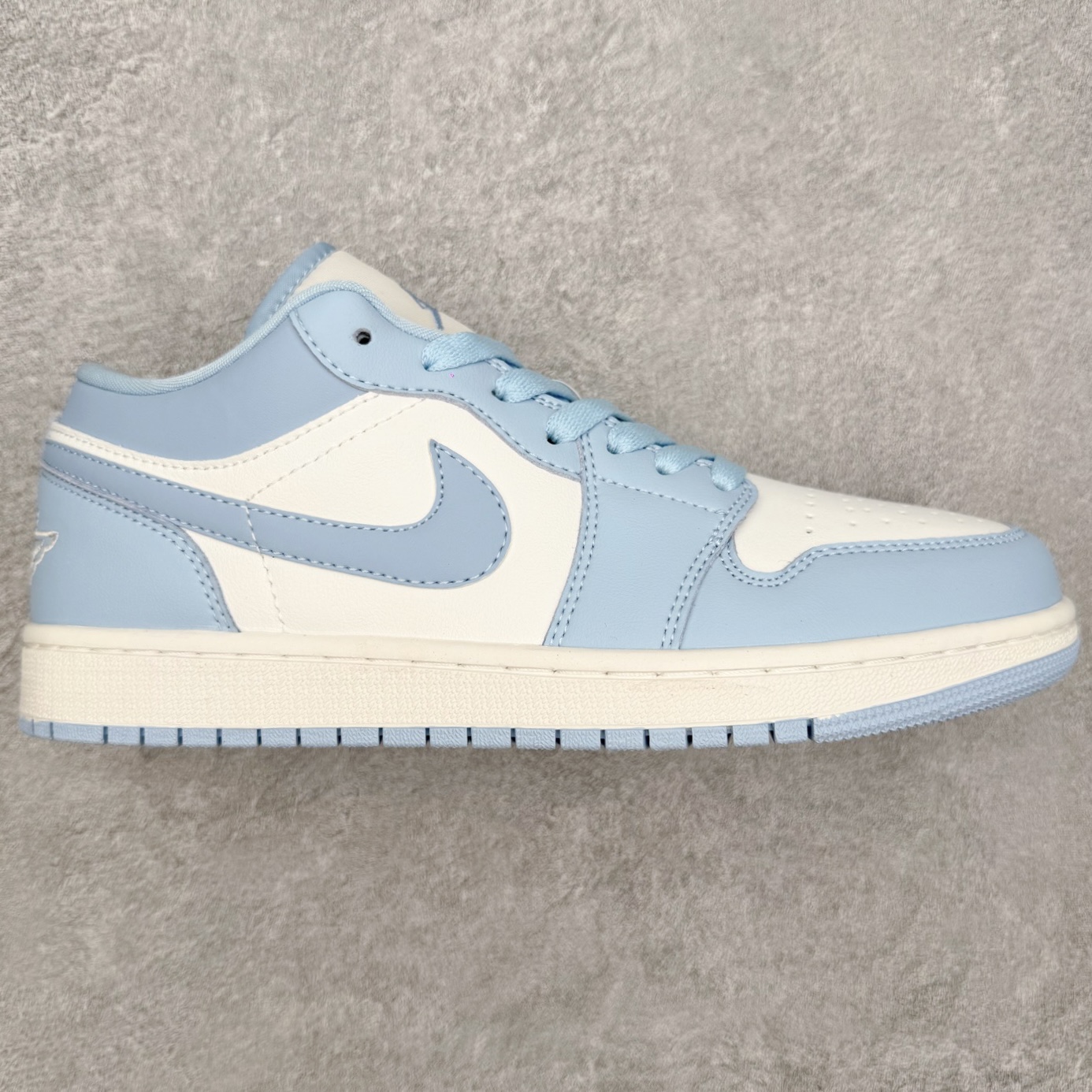 图片[3]-＃MG版 Air Jordan AJ1 Low 低帮系列 超性价比单品 平台直播间特供 百分百全新货品 零氧化发霉 给足利润空间操作 超乎所想的高性价比 原装楦头纸板开发 完美鞋型 超高清洁度 鞋型不臃肿别扭 原厂内置全掌气垫 A模大底 鞋舌AJ原厂专用牛津布 AJ专用反口珍珠布 原厂无杂质高弹内里海棉 特殊封边弹力鞋带 原鞋开模 拒绝公底 购置公司同步原材料 都有细节原汁原味 忠于原版 尺码：36 36.5 37.5 38 38.5 39 40 40.5 41 42 42.5 43 44 44.5 45 46-选品中心