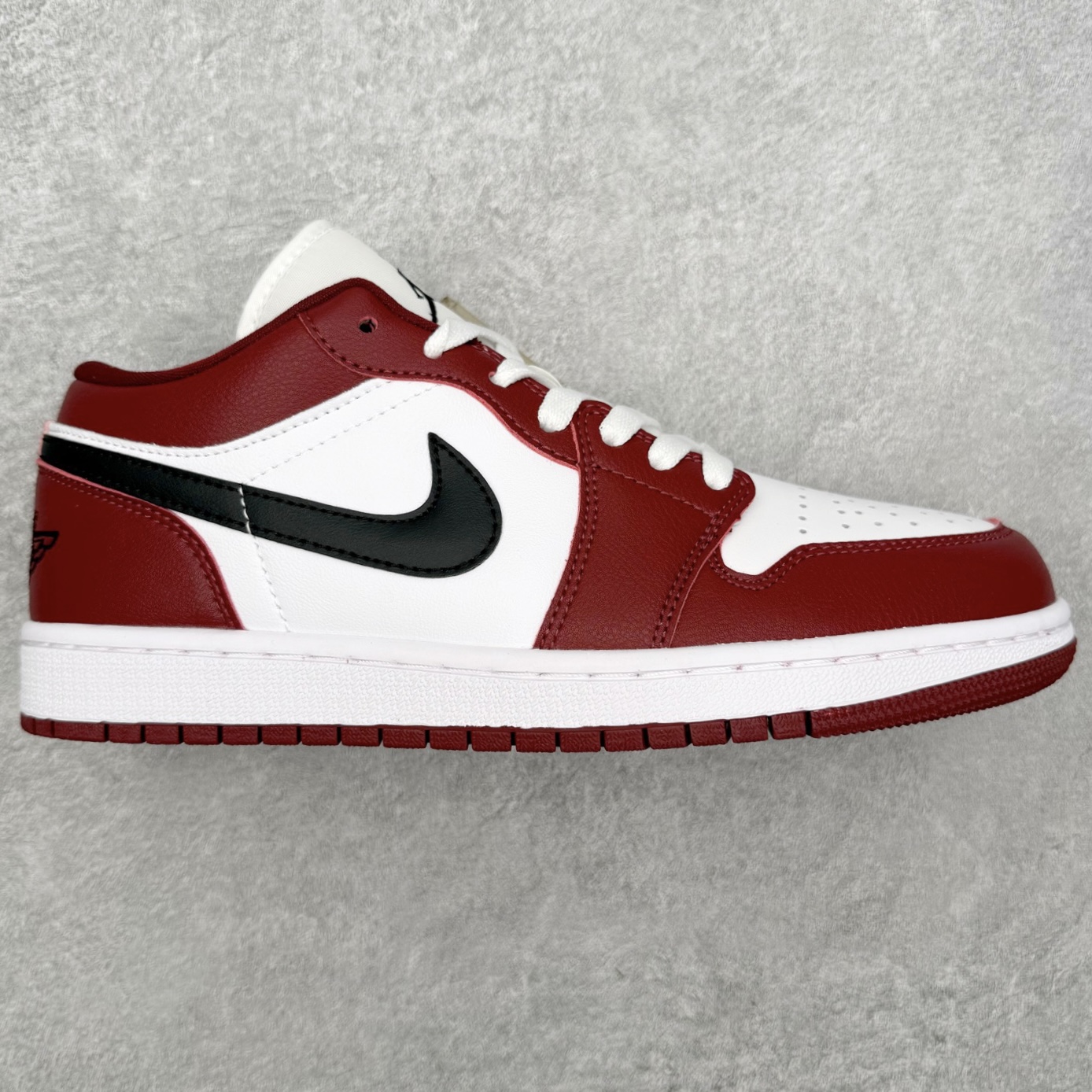 图片[6]-＃MG版 Air Jordan AJ1 Low 低帮系列 超性价比单品 平台直播间特供 百分百全新货品 零氧化发霉 给足利润空间操作 超乎所想的高性价比 原装楦头纸板开发 完美鞋型 超高清洁度 鞋型不臃肿别扭 原厂内置全掌气垫 A模大底 鞋舌AJ原厂专用牛津布 AJ专用反口珍珠布 原厂无杂质高弹内里海棉 特殊封边弹力鞋带 原鞋开模 拒绝公底 购置公司同步原材料 都有细节原汁原味 忠于原版 尺码：36 36.5 37.5 38 38.5 39 40 40.5 41 42 42.5 43 44 44.5 45 46-选品中心