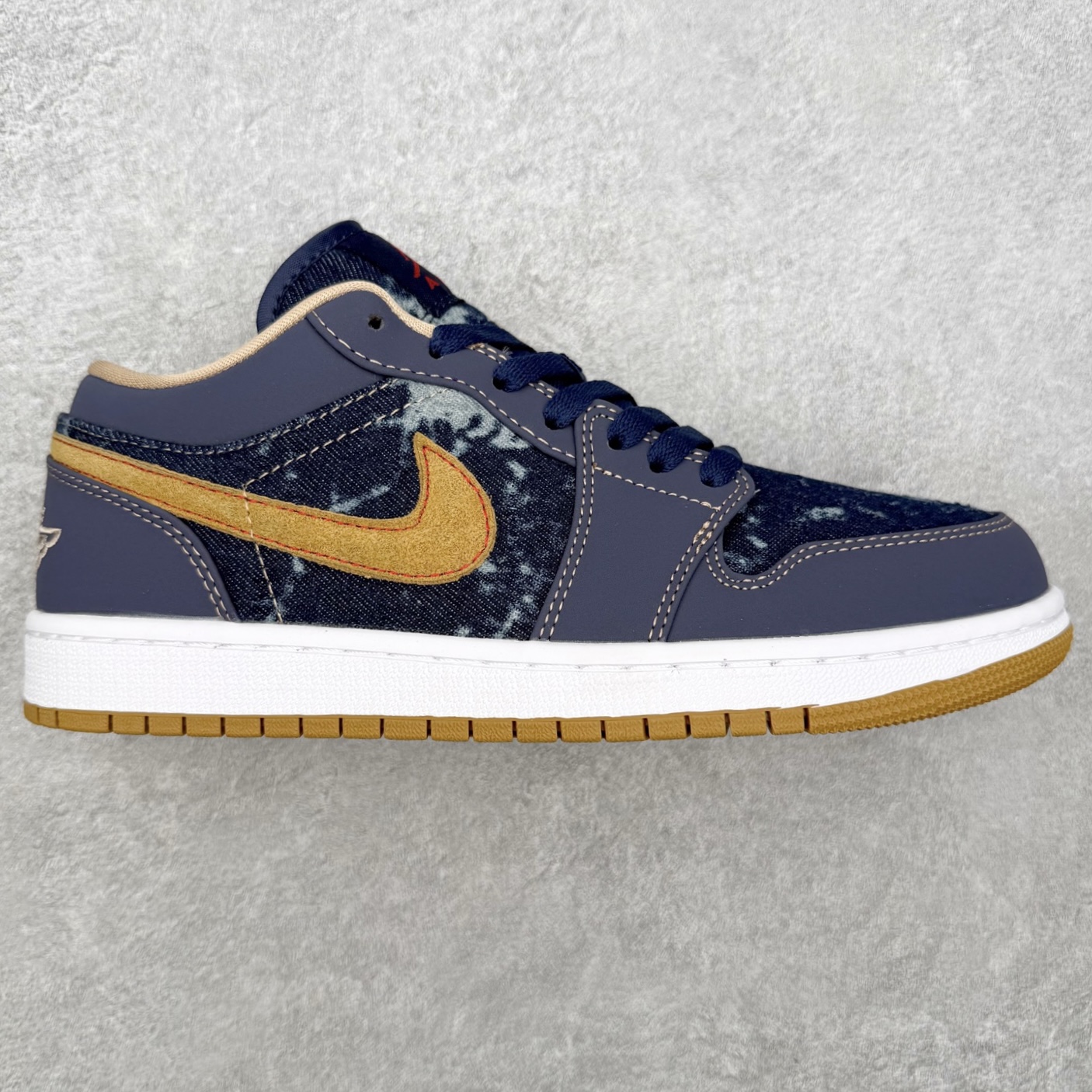 图片[3]-＃MG版 Air Jordan AJ1 Low 低帮系列 超性价比单品 平台直播间特供 百分百全新货品 零氧化发霉 给足利润空间操作 超乎所想的高性价比 原装楦头纸板开发 完美鞋型 超高清洁度 鞋型不臃肿别扭 原厂内置全掌气垫 A模大底 鞋舌AJ原厂专用牛津布 AJ专用反口珍珠布 原厂无杂质高弹内里海棉 特殊封边弹力鞋带 原鞋开模 拒绝公底 购置公司同步原材料 都有细节原汁原味 忠于原版 尺码：36 36.5 37.5 38 38.5 39 40 40.5 41 42 42.5 43 44 44.5 45 46-选品中心