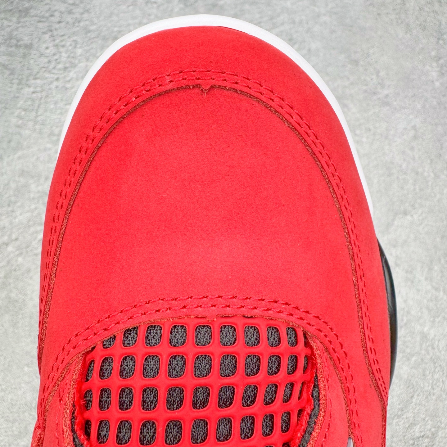 图片[13]-＃GX Air Jordan AJ4 Retro 愤怒的公牛 红色 FQ8138-600 全新批次 重点区分市面 唯一正确细节 后跟饰片中心位置有合模线 超弹硅胶材质 内层不织布补强 补强为硅胶提供更强耐久性 避免断裂 圈内最强四代 独家外贸特供尺码含 45.5 49.5 50.5 耗时半年巨作 全套原纸板楦头开发 原厂特供皮料加持 确保原汁原味 完美呈现四代版型 一比一鞋头弧度高度鞋身弧度 数据细节工艺流程均保持原鞋一致 原厂TPU网格鞋带扣 正确内里网布 菱角分明不变形无多余毛边 柔软性质感一致于原鞋 市场唯一原厂鞋扣模具 背面可见隐藏注塑口 原厂织唛标 原厂飞人电绣工艺 尾指中部跳三针 独家绑鞋带手法 印刷中底布 四线拉帮 米色美纹纸贴合固定 进口港宝加持 后跟自然饱满 全鞋荧光划线卡点 追求极致完美 每一双都是工艺品 多重QC质检 超越公司货的品控标准 实实在在的免检产品 尺码：40 40.5 41 42 42.5 43 44 44.5 45 45.5 46 47.5 48.5 49.5 50.5-选品中心