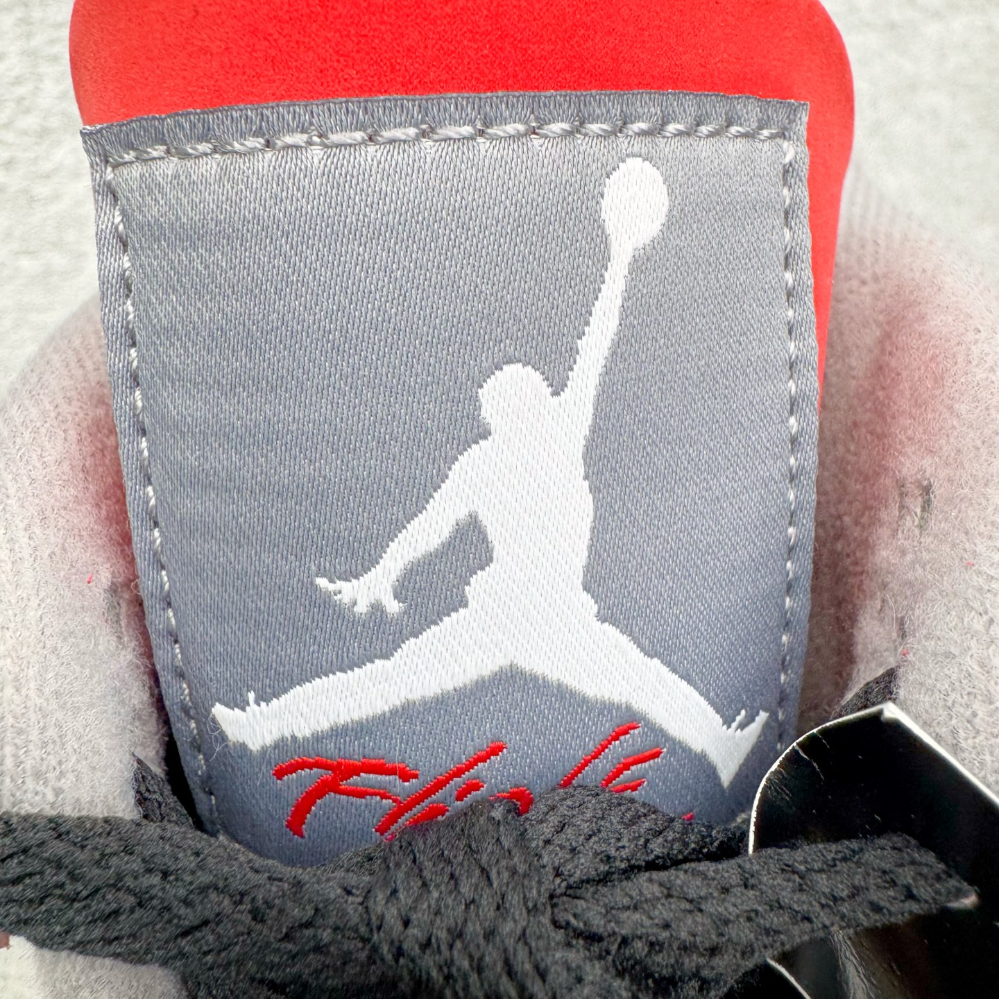 图片[12]-＃GX Air Jordan AJ4 Retro 愤怒的公牛 红色 FQ8138-600 全新批次 重点区分市面 唯一正确细节 后跟饰片中心位置有合模线 超弹硅胶材质 内层不织布补强 补强为硅胶提供更强耐久性 避免断裂 圈内最强四代 独家外贸特供尺码含 45.5 49.5 50.5 耗时半年巨作 全套原纸板楦头开发 原厂特供皮料加持 确保原汁原味 完美呈现四代版型 一比一鞋头弧度高度鞋身弧度 数据细节工艺流程均保持原鞋一致 原厂TPU网格鞋带扣 正确内里网布 菱角分明不变形无多余毛边 柔软性质感一致于原鞋 市场唯一原厂鞋扣模具 背面可见隐藏注塑口 原厂织唛标 原厂飞人电绣工艺 尾指中部跳三针 独家绑鞋带手法 印刷中底布 四线拉帮 米色美纹纸贴合固定 进口港宝加持 后跟自然饱满 全鞋荧光划线卡点 追求极致完美 每一双都是工艺品 多重QC质检 超越公司货的品控标准 实实在在的免检产品 尺码：40 40.5 41 42 42.5 43 44 44.5 45 45.5 46 47.5 48.5 49.5 50.5-选品中心