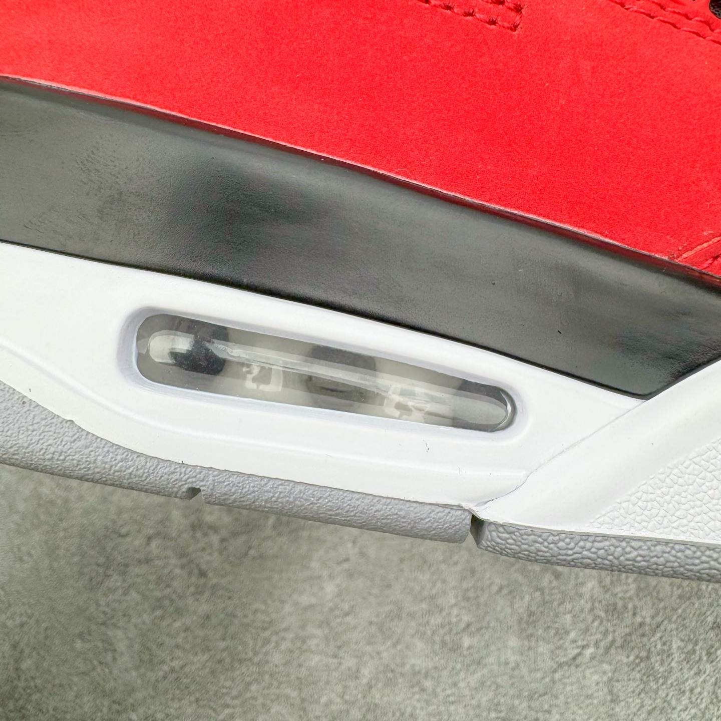 图片[16]-＃GX Air Jordan AJ4 Retro 愤怒的公牛 红色 FQ8138-600 全新批次 重点区分市面 唯一正确细节 后跟饰片中心位置有合模线 超弹硅胶材质 内层不织布补强 补强为硅胶提供更强耐久性 避免断裂 圈内最强四代 独家外贸特供尺码含 45.5 49.5 50.5 耗时半年巨作 全套原纸板楦头开发 原厂特供皮料加持 确保原汁原味 完美呈现四代版型 一比一鞋头弧度高度鞋身弧度 数据细节工艺流程均保持原鞋一致 原厂TPU网格鞋带扣 正确内里网布 菱角分明不变形无多余毛边 柔软性质感一致于原鞋 市场唯一原厂鞋扣模具 背面可见隐藏注塑口 原厂织唛标 原厂飞人电绣工艺 尾指中部跳三针 独家绑鞋带手法 印刷中底布 四线拉帮 米色美纹纸贴合固定 进口港宝加持 后跟自然饱满 全鞋荧光划线卡点 追求极致完美 每一双都是工艺品 多重QC质检 超越公司货的品控标准 实实在在的免检产品 尺码：40 40.5 41 42 42.5 43 44 44.5 45 45.5 46 47.5 48.5 49.5 50.5-选品中心