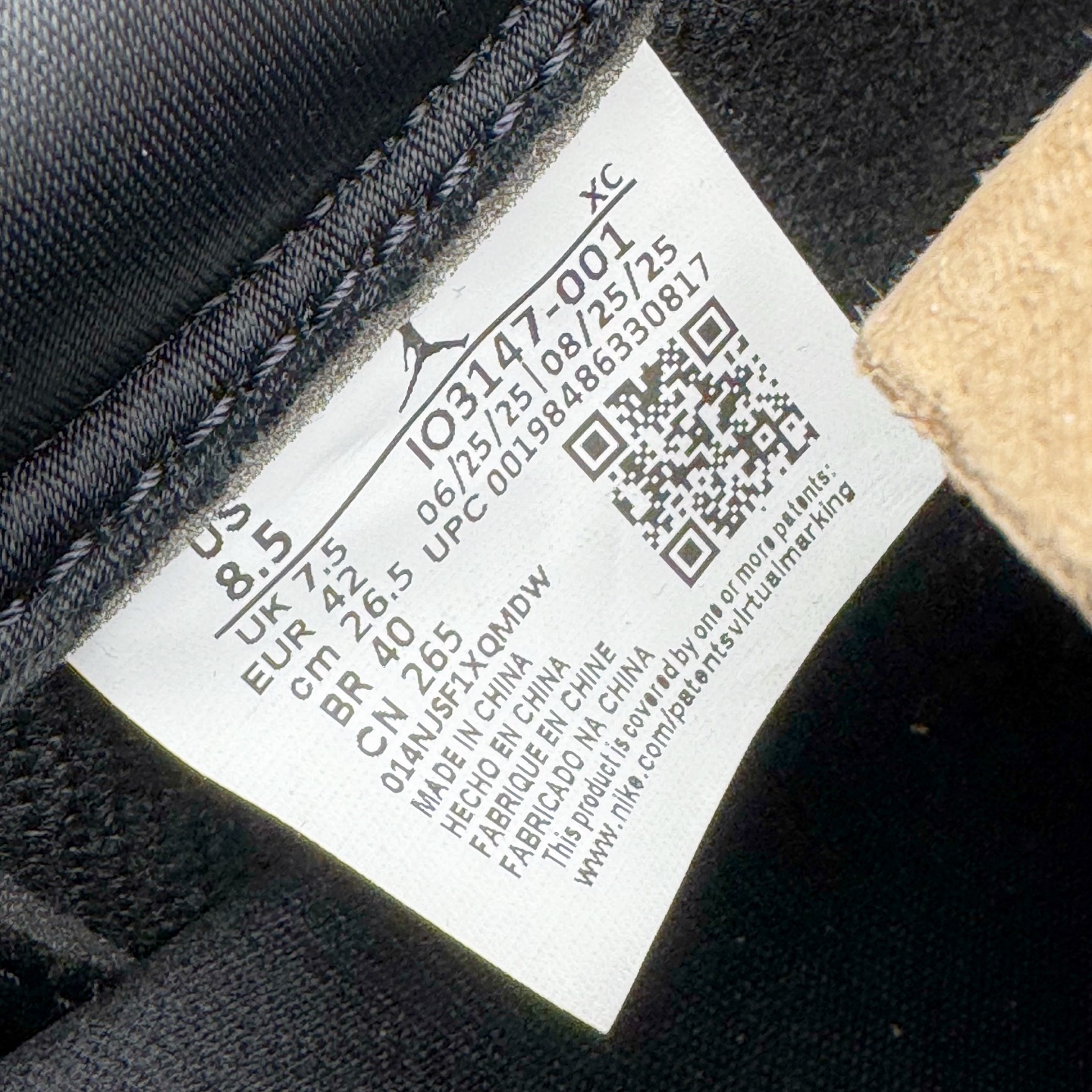 图片[11]-＃KZ神版 Air Jordan AJ1 Low OG 低帮 中国限定 玄武黑 IO3147-001 外贸特供批次 新配色不断更新开发 市场中端王者 全套原纸板楦头开发 确保原汁原味 完美呈现一代版型 一比一鞋头弧度高度鞋身弧度 此版本只针对中端市场 细节品控鞋型随意秒杀市面同价位 鞋型完美 不臃肿别扭 头层皮料加持 用料绝不含糊 进口玻璃冲刀皮料裁剪零毛边 电脑针车工艺 超高鞋面清洁度 最高QC检验标准 控制溢胶瑕疵 原盒原配 飞翼3D高频深度立体 工艺方面大到整体鞋型 漏斗收腰 底线拉帮 LOGO立体程度 小到针眼排布 载片对称 冲孔效果 鞋标规范 鞋垫背胶等等 无一不是口碑收割 每双都是一个回头客 尺码：36 36.5 37.5 38 38.5 39 40 40.5 41 42 42.5 43 44 44.5 45 46 47.5-选品中心