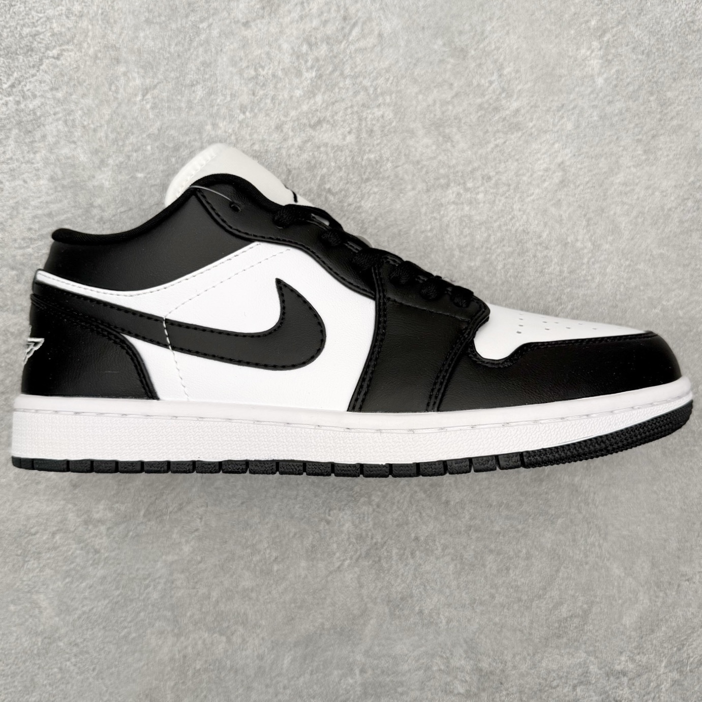图片[8]-＃MG版 Air Jordan AJ1 Low 低帮系列 超性价比单品 平台直播间特供 百分百全新货品 零氧化发霉 给足利润空间操作 超乎所想的高性价比 原装楦头纸板开发 完美鞋型 超高清洁度 鞋型不臃肿别扭 原厂内置全掌气垫 A模大底 鞋舌AJ原厂专用牛津布 AJ专用反口珍珠布 原厂无杂质高弹内里海棉 特殊封边弹力鞋带 原鞋开模 拒绝公底 购置公司同步原材料 都有细节原汁原味 忠于原版 尺码：36 36.5 37.5 38 38.5 39 40 40.5 41 42 42.5 43 44 44.5 45 46-选品中心