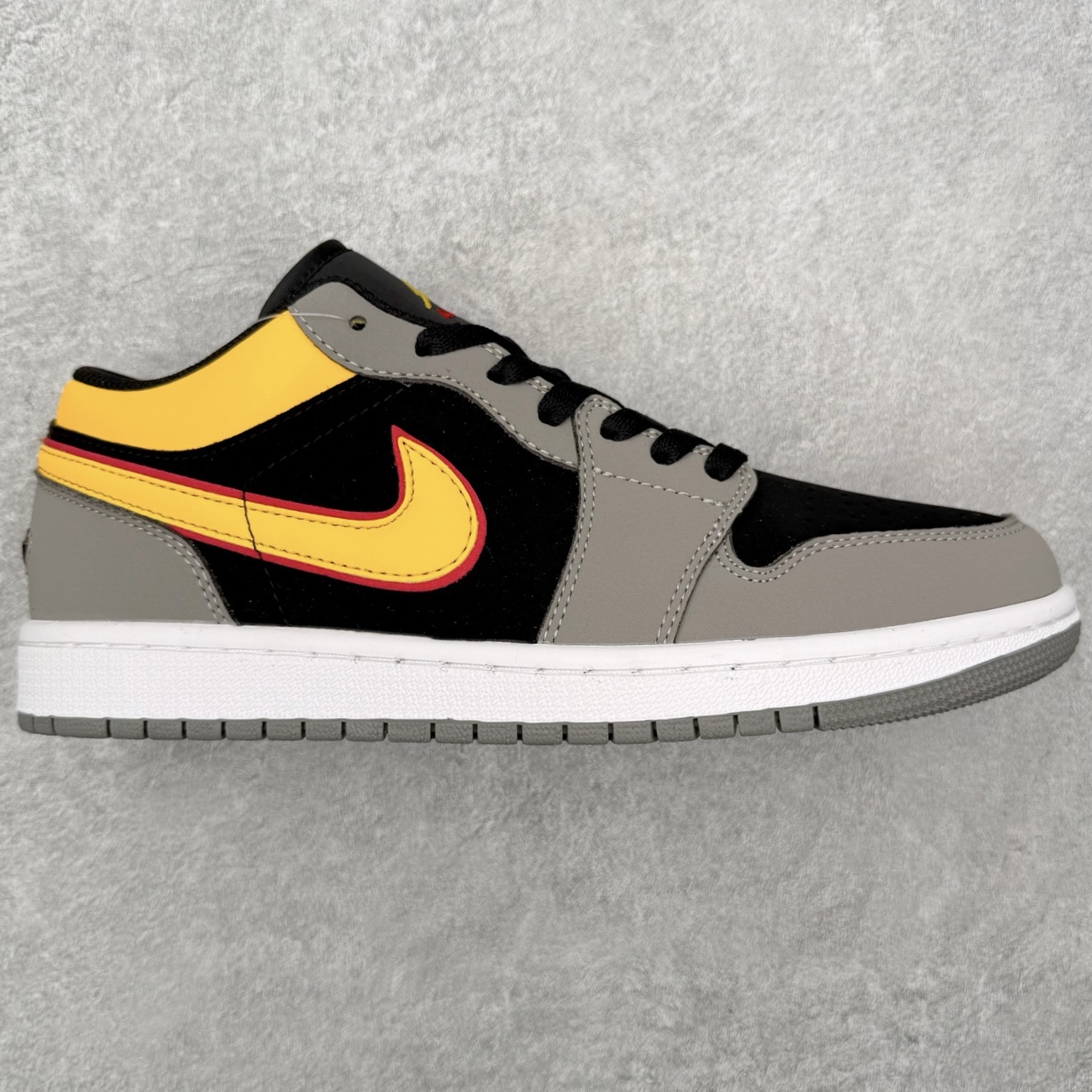 图片[9]-＃MG版 Air Jordan AJ1 Low 低帮系列 超性价比单品 平台直播间特供 百分百全新货品 零氧化发霉 给足利润空间操作 超乎所想的高性价比 原装楦头纸板开发 完美鞋型 超高清洁度 鞋型不臃肿别扭 原厂内置全掌气垫 A模大底 鞋舌AJ原厂专用牛津布 AJ专用反口珍珠布 原厂无杂质高弹内里海棉 特殊封边弹力鞋带 原鞋开模 拒绝公底 购置公司同步原材料 都有细节原汁原味 忠于原版 尺码：36 36.5 37.5 38 38.5 39 40 40.5 41 42 42.5 43 44 44.5 45 46-选品中心