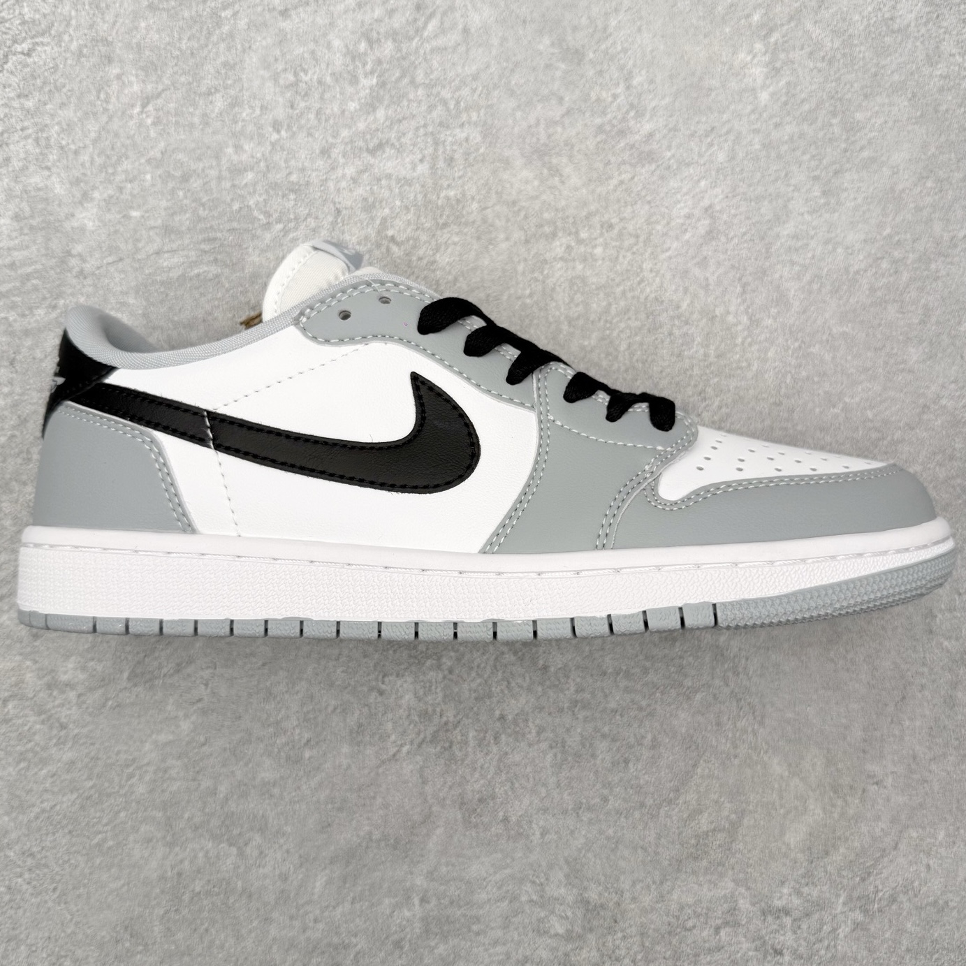 图片[2]-＃MG版 Air Jordan AJ1 Low 低帮系列 超性价比单品 平台直播间特供 百分百全新货品 零氧化发霉 给足利润空间操作 超乎所想的高性价比 原装楦头纸板开发 完美鞋型 超高清洁度 鞋型不臃肿别扭 原厂内置全掌气垫 A模大底 鞋舌AJ原厂专用牛津布 AJ专用反口珍珠布 原厂无杂质高弹内里海棉 特殊封边弹力鞋带 原鞋开模 拒绝公底 购置公司同步原材料 都有细节原汁原味 忠于原版 尺码：36 36.5 37.5 38 38.5 39 40 40.5 41 42 42.5 43 44 44.5 45 46-选品中心