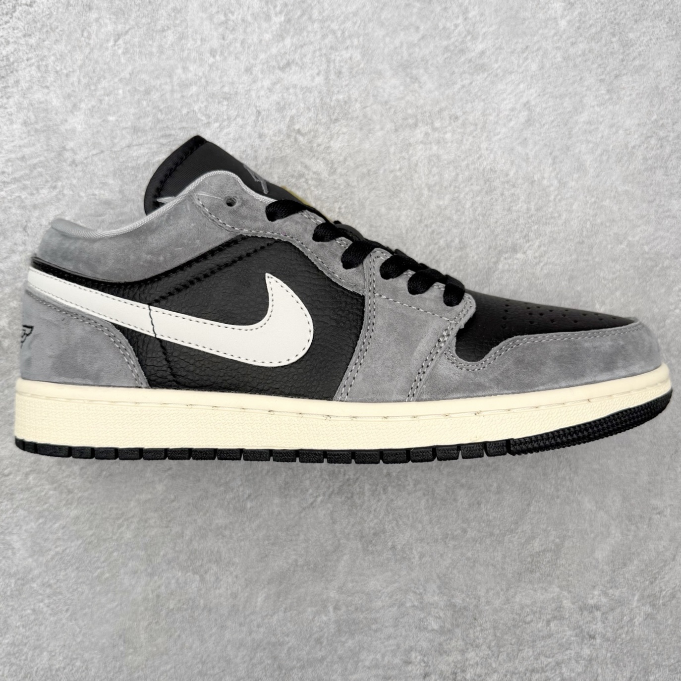 图片[4]-＃MG版 Air Jordan AJ1 Low 低帮系列 超性价比单品 平台直播间特供 百分百全新货品 零氧化发霉 给足利润空间操作 超乎所想的高性价比 原装楦头纸板开发 完美鞋型 超高清洁度 鞋型不臃肿别扭 原厂内置全掌气垫 A模大底 鞋舌AJ原厂专用牛津布 AJ专用反口珍珠布 原厂无杂质高弹内里海棉 特殊封边弹力鞋带 原鞋开模 拒绝公底 购置公司同步原材料 都有细节原汁原味 忠于原版 尺码：36 36.5 37.5 38 38.5 39 40 40.5 41 42 42.5 43 44 44.5 45 46-选品中心