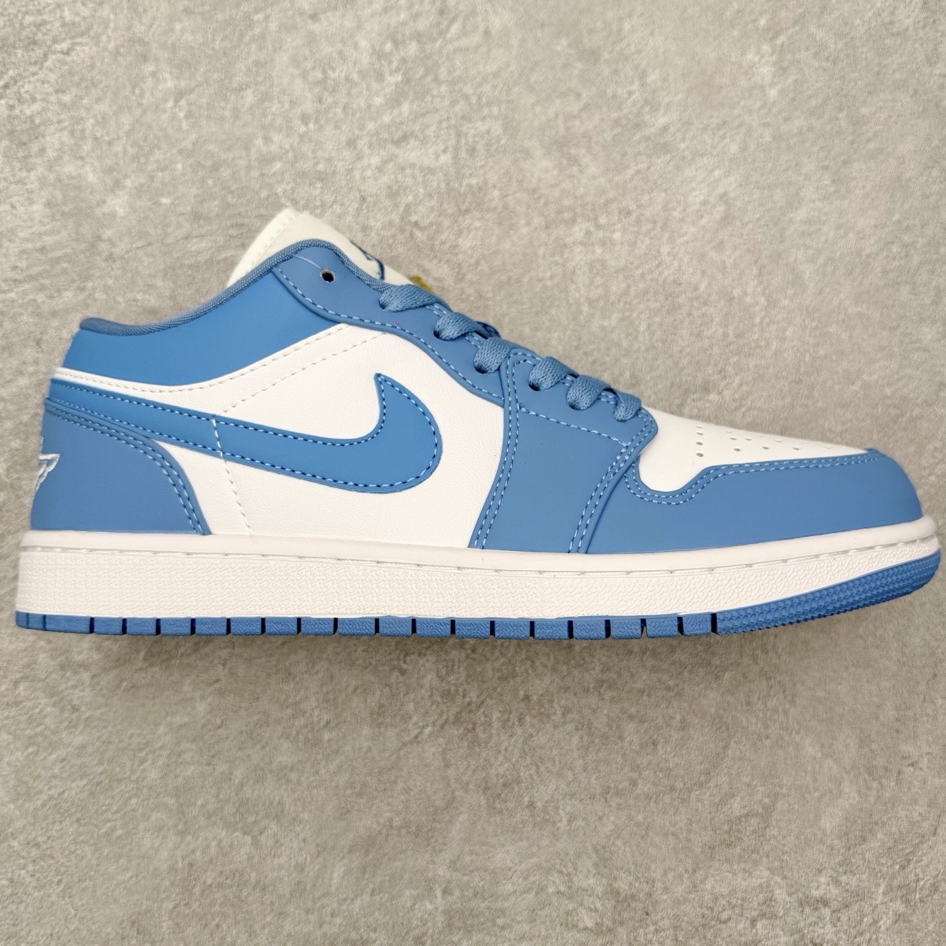 图片[6]-＃MG版 Air Jordan AJ1 Low 低帮系列 超性价比单品 平台直播间特供 百分百全新货品 零氧化发霉 给足利润空间操作 超乎所想的高性价比 原装楦头纸板开发 完美鞋型 超高清洁度 鞋型不臃肿别扭 原厂内置全掌气垫 A模大底 鞋舌AJ原厂专用牛津布 AJ专用反口珍珠布 原厂无杂质高弹内里海棉 特殊封边弹力鞋带 原鞋开模 拒绝公底 购置公司同步原材料 都有细节原汁原味 忠于原版 尺码：36 36.5 37.5 38 38.5 39 40 40.5 41 42 42.5 43 44 44.5 45 46-选品中心