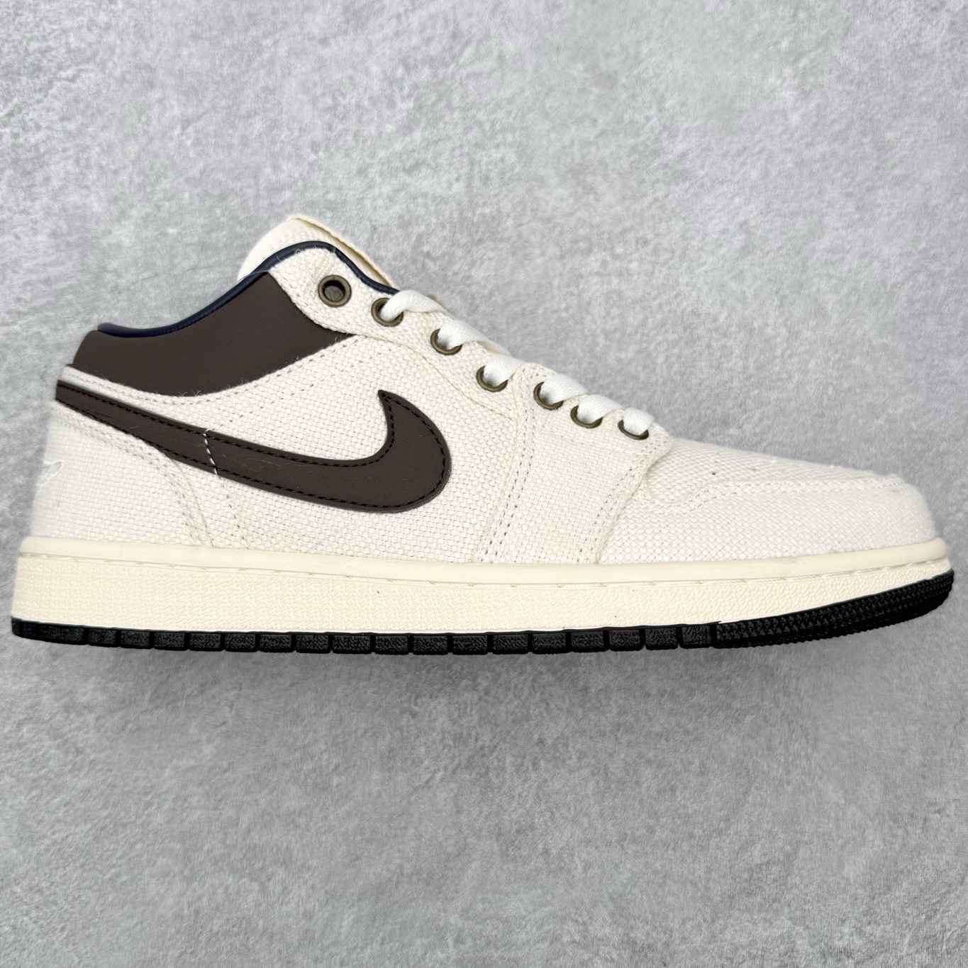 图片[7]-＃MG版 Air Jordan AJ1 Low 低帮系列 超性价比单品 平台直播间特供 百分百全新货品 零氧化发霉 给足利润空间操作 超乎所想的高性价比 原装楦头纸板开发 完美鞋型 超高清洁度 鞋型不臃肿别扭 原厂内置全掌气垫 A模大底 鞋舌AJ原厂专用牛津布 AJ专用反口珍珠布 原厂无杂质高弹内里海棉 特殊封边弹力鞋带 原鞋开模 拒绝公底 购置公司同步原材料 都有细节原汁原味 忠于原版 尺码：36 36.5 37.5 38 38.5 39 40 40.5 41 42 42.5 43 44 44.5 45 46-选品中心