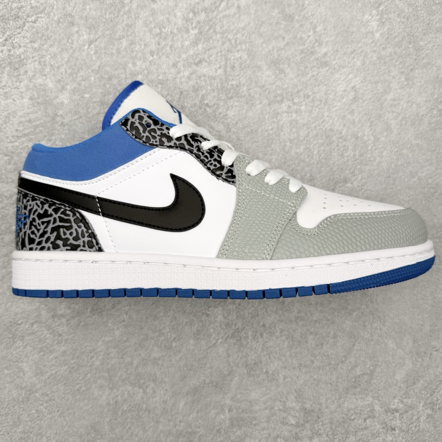 图片[9]-＃MG版 Air Jordan AJ1 Low 低帮系列 超性价比单品 平台直播间特供 百分百全新货品 零氧化发霉 给足利润空间操作 超乎所想的高性价比 原装楦头纸板开发 完美鞋型 超高清洁度 鞋型不臃肿别扭 原厂内置全掌气垫 A模大底 鞋舌AJ原厂专用牛津布 AJ专用反口珍珠布 原厂无杂质高弹内里海棉 特殊封边弹力鞋带 原鞋开模 拒绝公底 购置公司同步原材料 都有细节原汁原味 忠于原版 尺码：36 36.5 37.5 38 38.5 39 40 40.5 41 42 42.5 43 44 44.5 45 46-选品中心