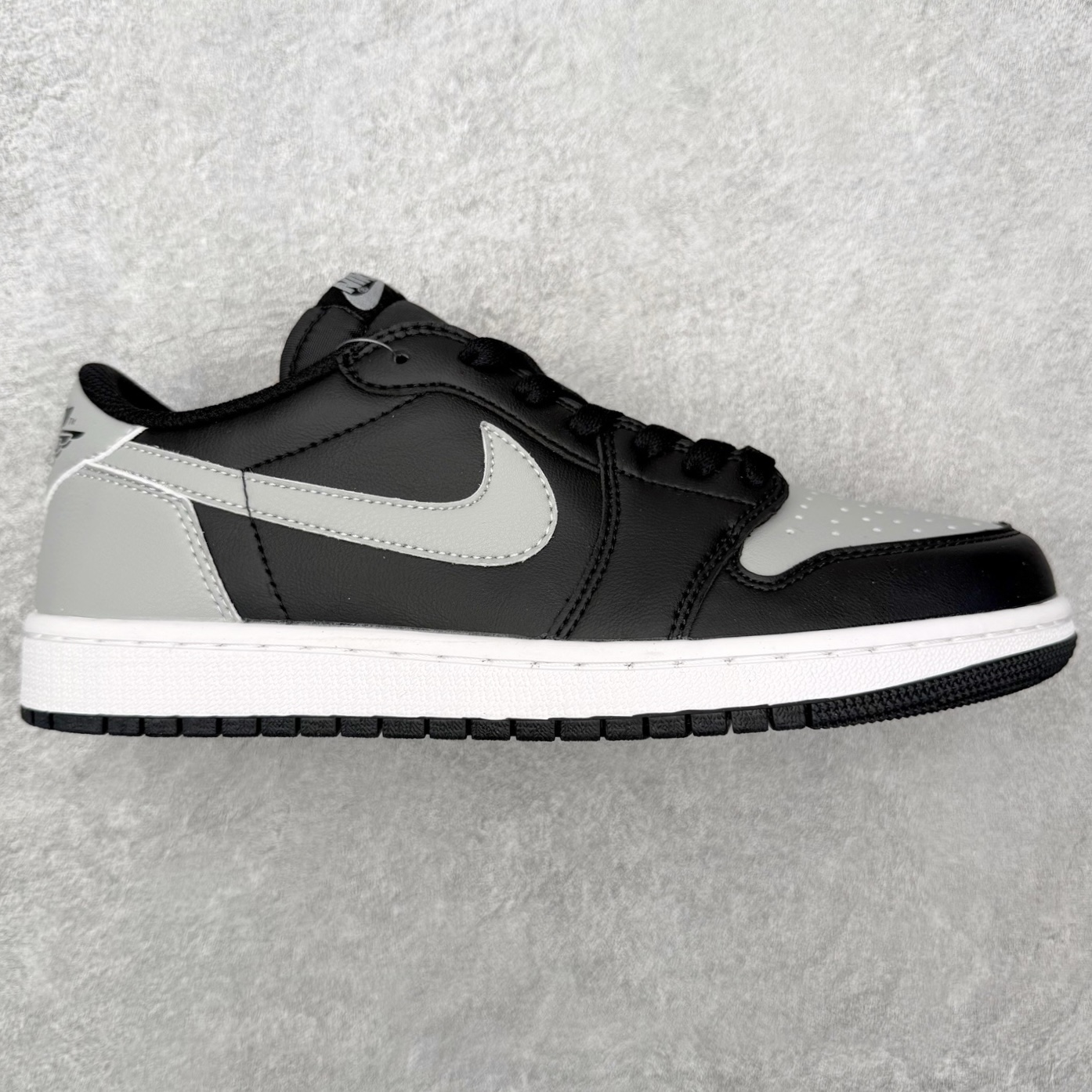 图片[8]-＃MG版 Air Jordan AJ1 Low 低帮系列 超性价比单品 平台直播间特供 百分百全新货品 零氧化发霉 给足利润空间操作 超乎所想的高性价比 原装楦头纸板开发 完美鞋型 超高清洁度 鞋型不臃肿别扭 原厂内置全掌气垫 A模大底 鞋舌AJ原厂专用牛津布 AJ专用反口珍珠布 原厂无杂质高弹内里海棉 特殊封边弹力鞋带 原鞋开模 拒绝公底 购置公司同步原材料 都有细节原汁原味 忠于原版 尺码：36 36.5 37.5 38 38.5 39 40 40.5 41 42 42.5 43 44 44.5 45 46-选品中心