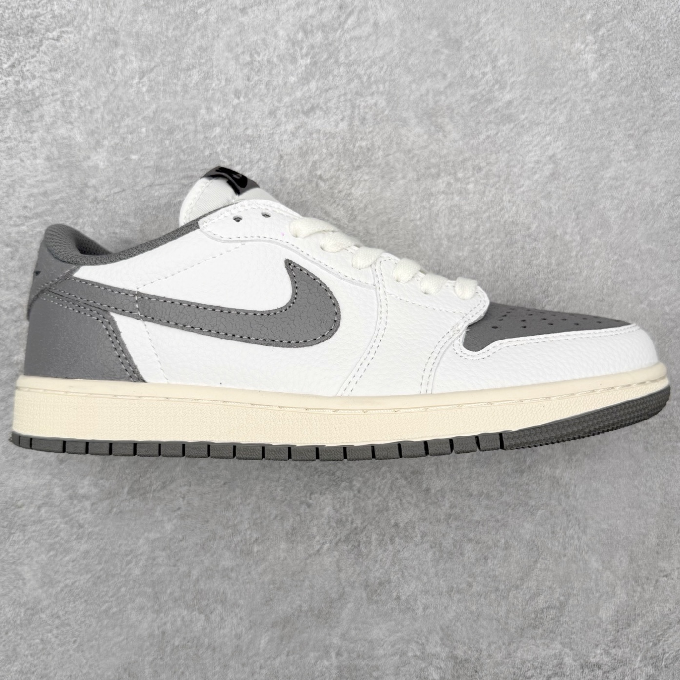 图片[4]-＃MG版 Air Jordan AJ1 Low 低帮系列 超性价比单品 平台直播间特供 百分百全新货品 零氧化发霉 给足利润空间操作 超乎所想的高性价比 原装楦头纸板开发 完美鞋型 超高清洁度 鞋型不臃肿别扭 原厂内置全掌气垫 A模大底 鞋舌AJ原厂专用牛津布 AJ专用反口珍珠布 原厂无杂质高弹内里海棉 特殊封边弹力鞋带 原鞋开模 拒绝公底 购置公司同步原材料 都有细节原汁原味 忠于原版 尺码：36 36.5 37.5 38 38.5 39 40 40.5 41 42 42.5 43 44 44.5 45 46-选品中心