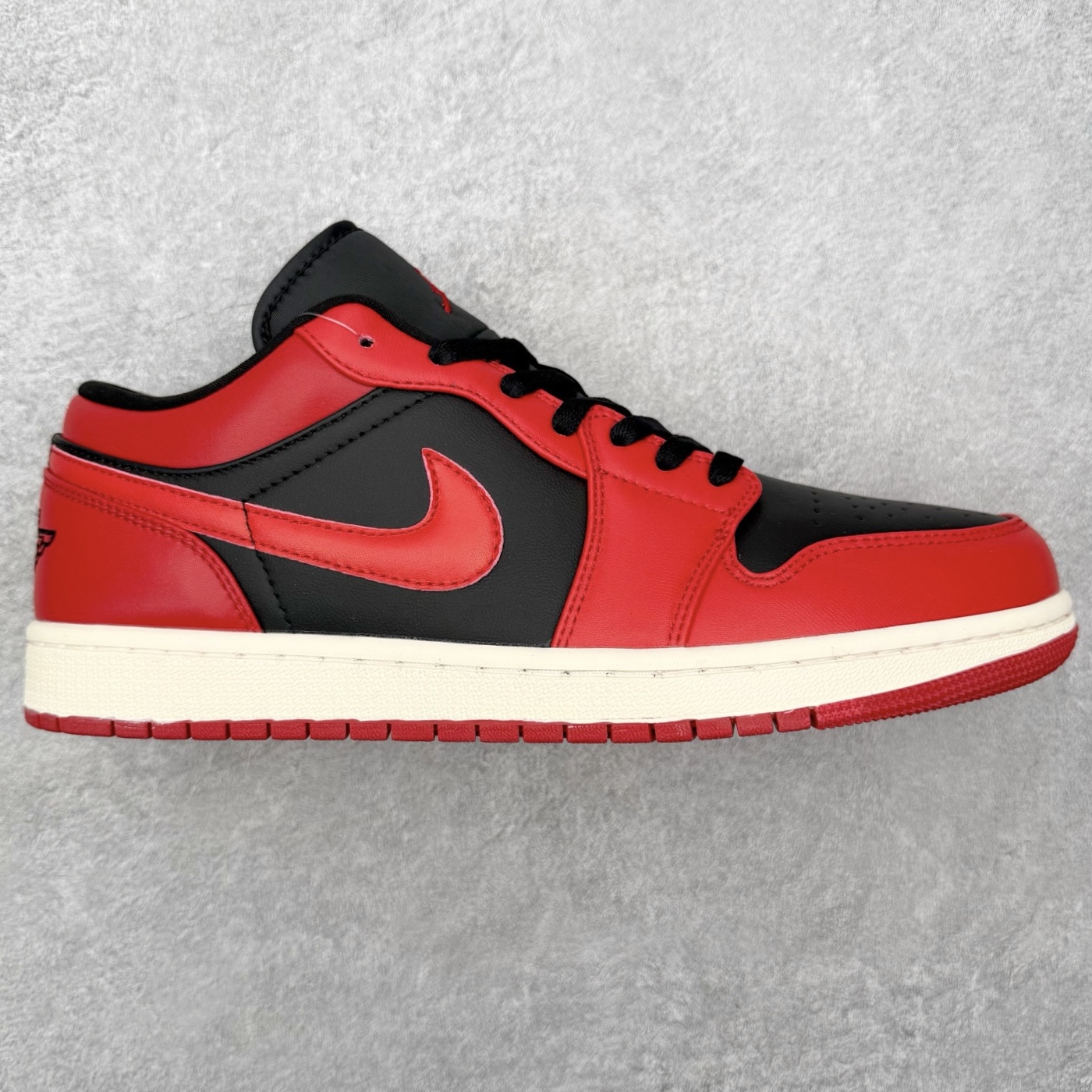 ＃MG版 Air Jordan AJ1 Low 低帮系列 超性价比单品 平台直播间特供 百分百全新货品 零氧化发霉 给足利润空间操作 超乎所想的高性价比 原装楦头纸板开发 完美鞋型 超高清洁度 鞋型不臃肿别扭 原厂内置全掌气垫 A模大底 鞋舌AJ原厂专用牛津布 AJ专用反口珍珠布 原厂无杂质高弹内里海棉 特殊封边弹力鞋带 原鞋开模 拒绝公底 购置公司同步原材料 都有细节原汁原味 忠于原版 尺码：36 36.5 37.5 38 38.5 39 40 40.5 41 42 42.5 43 44 44.5 45 46-选品中心