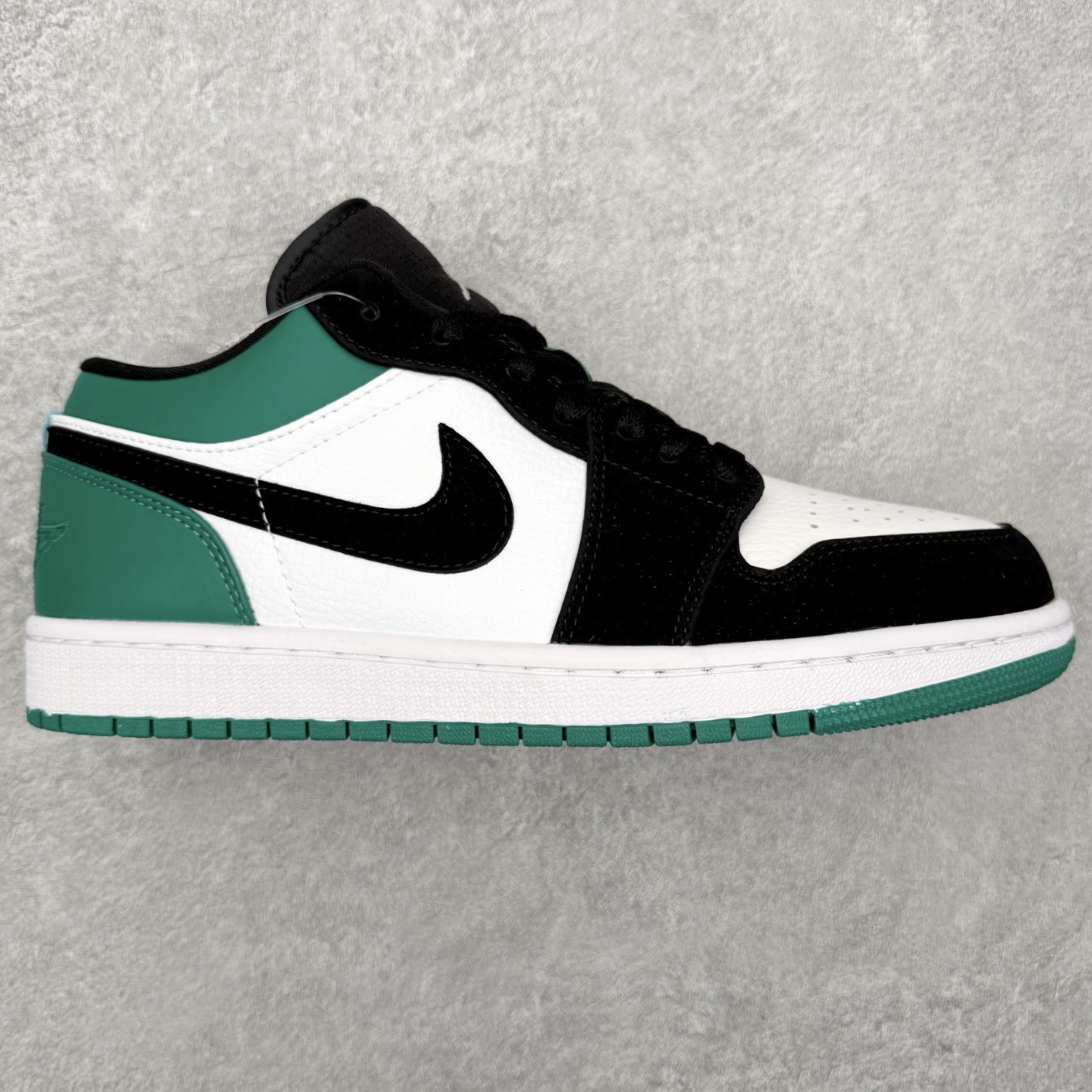 图片[8]-＃MG版 Air Jordan AJ1 Low 低帮系列 超性价比单品 平台直播间特供 百分百全新货品 零氧化发霉 给足利润空间操作 超乎所想的高性价比 原装楦头纸板开发 完美鞋型 超高清洁度 鞋型不臃肿别扭 原厂内置全掌气垫 A模大底 鞋舌AJ原厂专用牛津布 AJ专用反口珍珠布 原厂无杂质高弹内里海棉 特殊封边弹力鞋带 原鞋开模 拒绝公底 购置公司同步原材料 都有细节原汁原味 忠于原版 尺码：36 36.5 37.5 38 38.5 39 40 40.5 41 42 42.5 43 44 44.5 45 46-选品中心