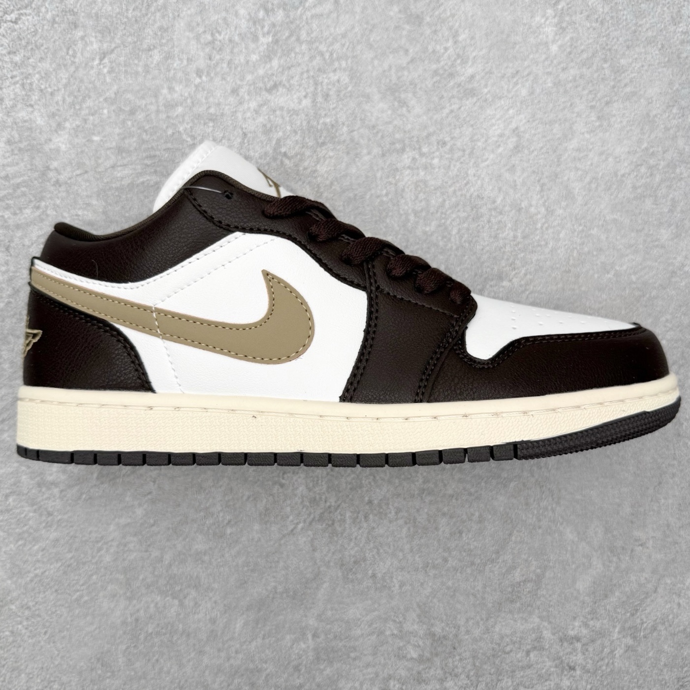 图片[3]-＃MG版 Air Jordan AJ1 Low 低帮系列 超性价比单品 平台直播间特供 百分百全新货品 零氧化发霉 给足利润空间操作 超乎所想的高性价比 原装楦头纸板开发 完美鞋型 超高清洁度 鞋型不臃肿别扭 原厂内置全掌气垫 A模大底 鞋舌AJ原厂专用牛津布 AJ专用反口珍珠布 原厂无杂质高弹内里海棉 特殊封边弹力鞋带 原鞋开模 拒绝公底 购置公司同步原材料 都有细节原汁原味 忠于原版 尺码：36 36.5 37.5 38 38.5 39 40 40.5 41 42 42.5 43 44 44.5 45 46-选品中心
