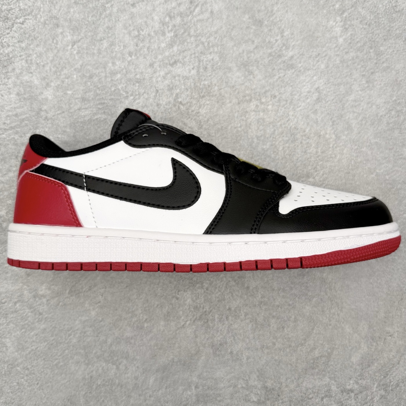 图片[4]-＃MG版 Air Jordan AJ1 Low 低帮系列 超性价比单品 平台直播间特供 百分百全新货品 零氧化发霉 给足利润空间操作 超乎所想的高性价比 原装楦头纸板开发 完美鞋型 超高清洁度 鞋型不臃肿别扭 原厂内置全掌气垫 A模大底 鞋舌AJ原厂专用牛津布 AJ专用反口珍珠布 原厂无杂质高弹内里海棉 特殊封边弹力鞋带 原鞋开模 拒绝公底 购置公司同步原材料 都有细节原汁原味 忠于原版 尺码：36 36.5 37.5 38 38.5 39 40 40.5 41 42 42.5 43 44 44.5 45 46-选品中心