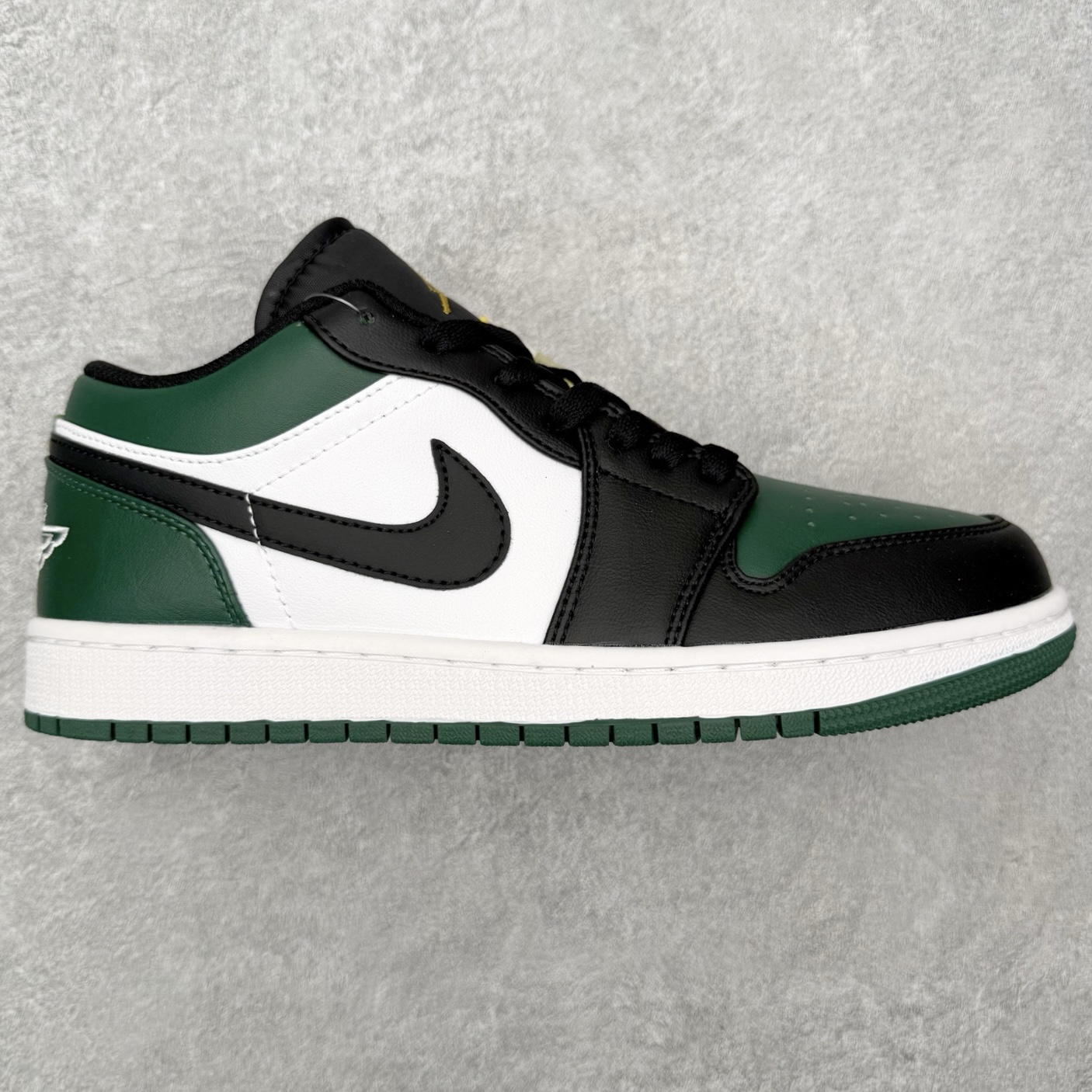 图片[6]-＃MG版 Air Jordan AJ1 Low 低帮系列 超性价比单品 平台直播间特供 百分百全新货品 零氧化发霉 给足利润空间操作 超乎所想的高性价比 原装楦头纸板开发 完美鞋型 超高清洁度 鞋型不臃肿别扭 原厂内置全掌气垫 A模大底 鞋舌AJ原厂专用牛津布 AJ专用反口珍珠布 原厂无杂质高弹内里海棉 特殊封边弹力鞋带 原鞋开模 拒绝公底 购置公司同步原材料 都有细节原汁原味 忠于原版 尺码：36 36.5 37.5 38 38.5 39 40 40.5 41 42 42.5 43 44 44.5 45 46-选品中心