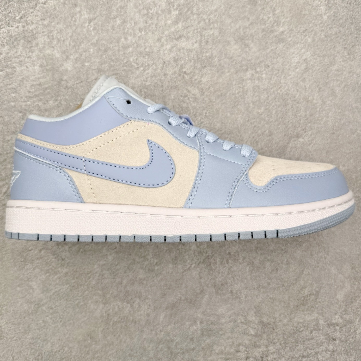 ＃MG版 Air Jordan AJ1 Low 低帮系列 超性价比单品 平台直播间特供 百分百全新货品 零氧化发霉 给足利润空间操作 超乎所想的高性价比 原装楦头纸板开发 完美鞋型 超高清洁度 鞋型不臃肿别扭 原厂内置全掌气垫 A模大底 鞋舌AJ原厂专用牛津布 AJ专用反口珍珠布 原厂无杂质高弹内里海棉 特殊封边弹力鞋带 原鞋开模 拒绝公底 购置公司同步原材料 都有细节原汁原味 忠于原版 尺码：36 36.5 37.5 38 38.5 39 40 40.5 41 42 42.5 43 44 44.5 45 46-选品中心