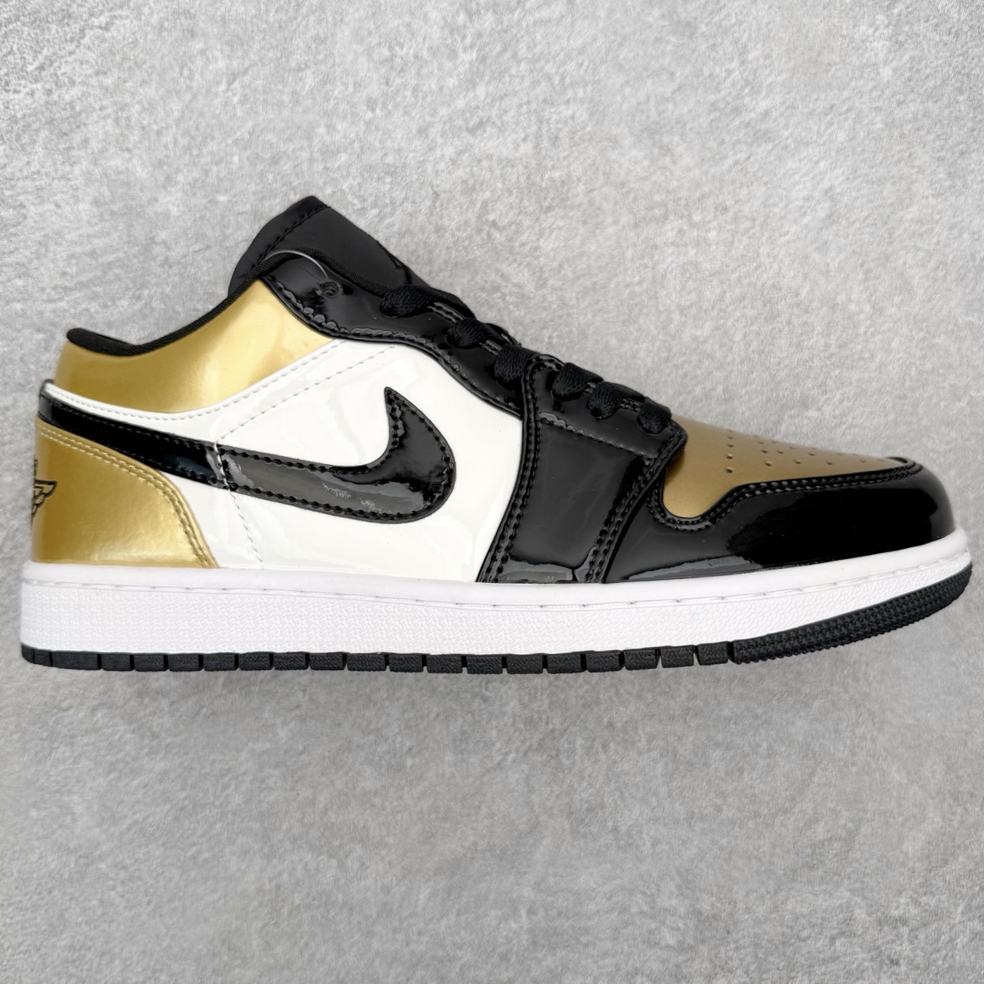 图片[2]-＃MG版 Air Jordan AJ1 Low 低帮系列 超性价比单品 平台直播间特供 百分百全新货品 零氧化发霉 给足利润空间操作 超乎所想的高性价比 原装楦头纸板开发 完美鞋型 超高清洁度 鞋型不臃肿别扭 原厂内置全掌气垫 A模大底 鞋舌AJ原厂专用牛津布 AJ专用反口珍珠布 原厂无杂质高弹内里海棉 特殊封边弹力鞋带 原鞋开模 拒绝公底 购置公司同步原材料 都有细节原汁原味 忠于原版 尺码：36 36.5 37.5 38 38.5 39 40 40.5 41 42 42.5 43 44 44.5 45 46-选品中心
