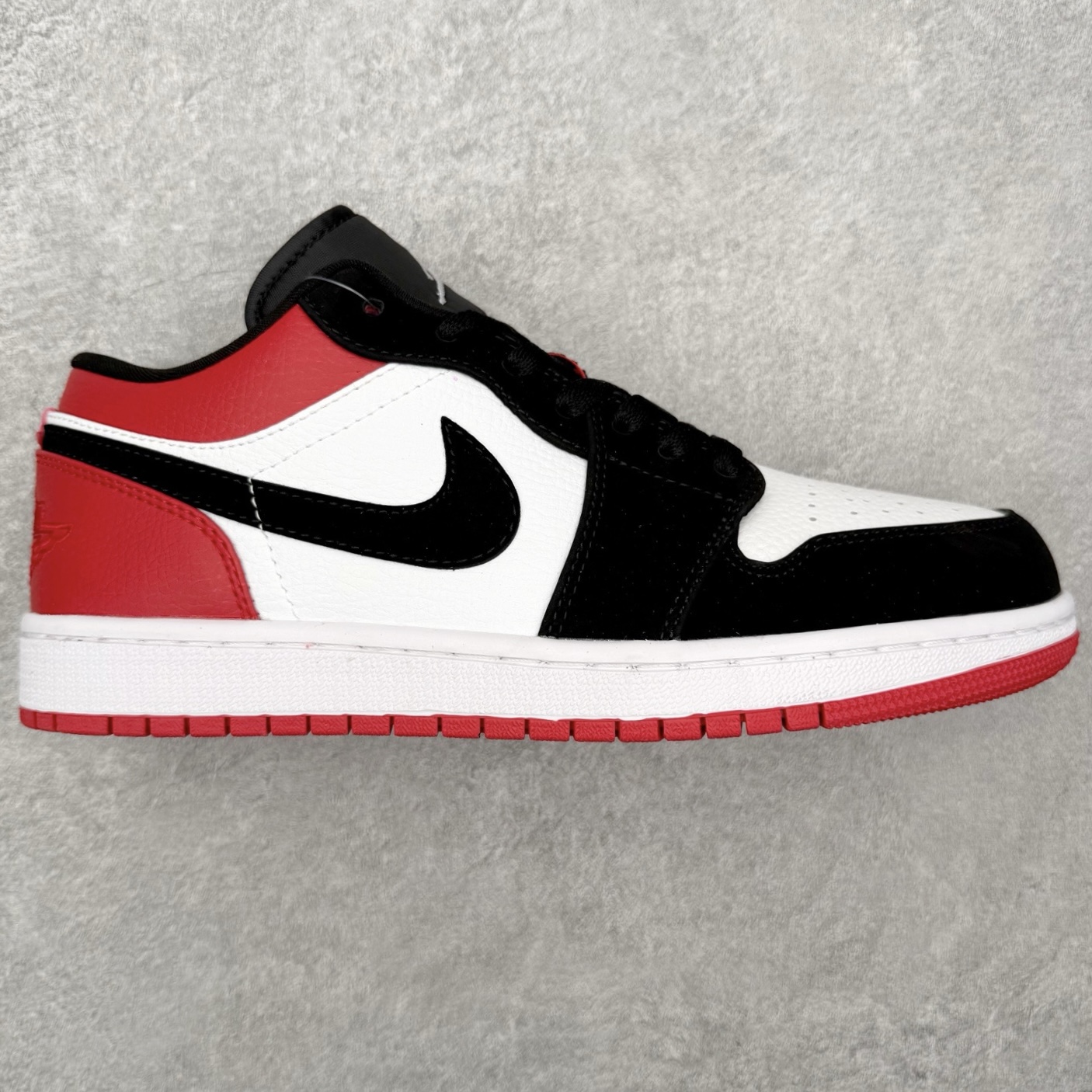 图片[9]-＃MG版 Air Jordan AJ1 Low 低帮系列 超性价比单品 平台直播间特供 百分百全新货品 零氧化发霉 给足利润空间操作 超乎所想的高性价比 原装楦头纸板开发 完美鞋型 超高清洁度 鞋型不臃肿别扭 原厂内置全掌气垫 A模大底 鞋舌AJ原厂专用牛津布 AJ专用反口珍珠布 原厂无杂质高弹内里海棉 特殊封边弹力鞋带 原鞋开模 拒绝公底 购置公司同步原材料 都有细节原汁原味 忠于原版 尺码：36 36.5 37.5 38 38.5 39 40 40.5 41 42 42.5 43 44 44.5 45 46-选品中心
