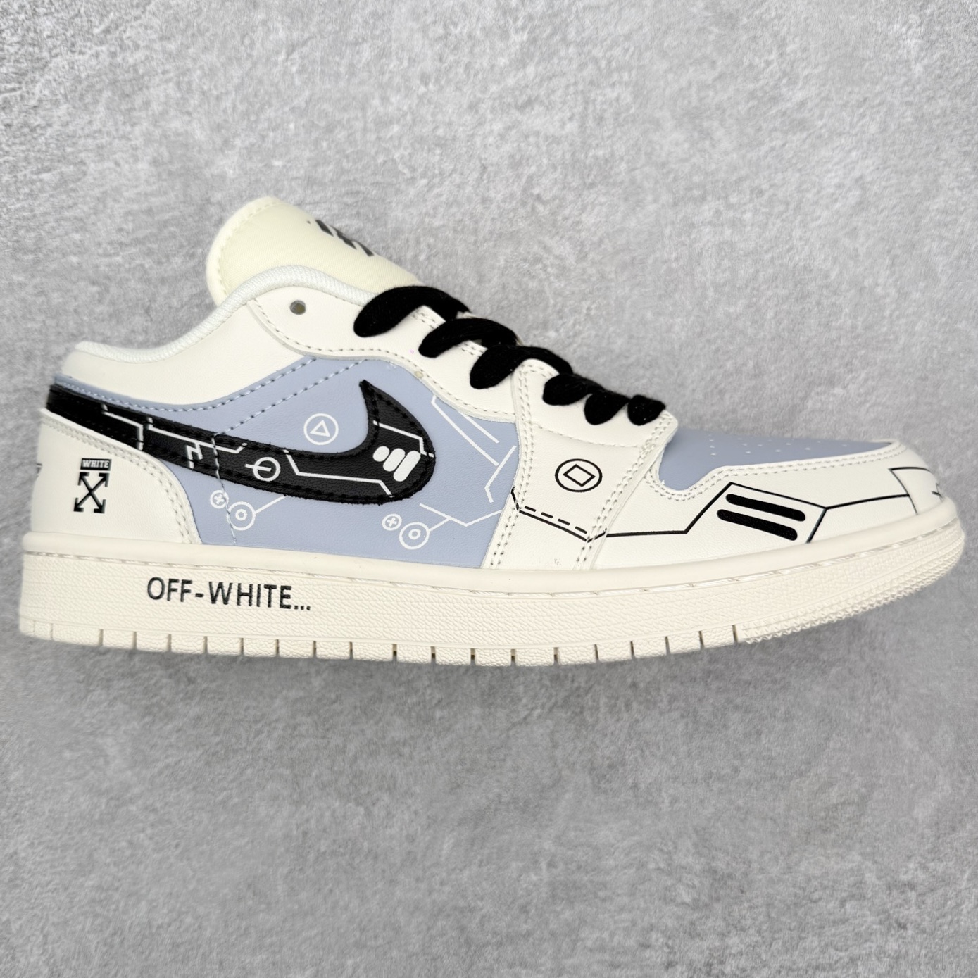 ＃福利特价 Air Jordan AJ1 Low 低帮联名定制配色 原厂内置气垫魔块 A模大底 头层小牛皮 鞋舌AJ原厂专用牛津布+AJ专用反口珍珠布+原厂无杂质高弹内里海棉+特殊封边弹力鞋带 实拍调校N版已经零色差零失真 百分百还原实物色彩所见即所得 不存在货不对板色差等低级问题 选购参考实物拍摄 不混卖不参货 只用心做好货严格选品 承诺混一赔十 尺码：36 36.5 37.5 38 38.5 39 40 40.5 41 42 42.5 43 44 44.5 45-选品中心