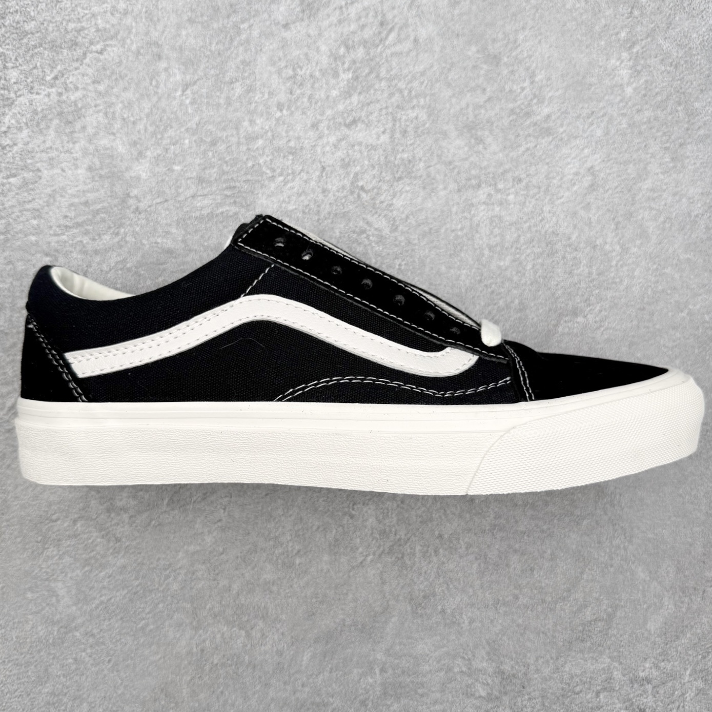 Vans Premium Old Skool 36 黑白 范斯官方 环保经典简约休闲帆布鞋 从鞋型和贴合度方面重塑鞋款 可抽取活动鞋垫使脚感更舒适 货号：VN0005UB1KP 尺码：35 36 36.5 37 38 38.5 39 40 40.5 41 42 42.5 43 44-选品中心