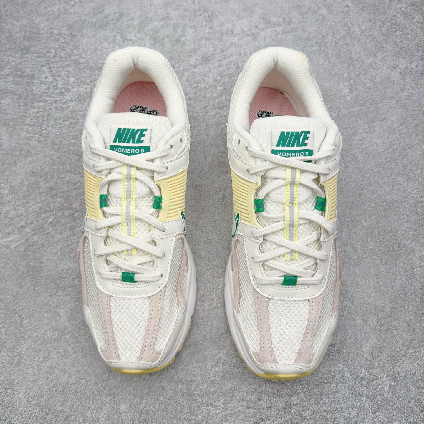 图片[2]-＃HP纯原 NK Air Zoom Vomero 5 经典复古潮流运动跑鞋 FN8361-100 原装纸板楦头开发 独家私模八层组合大底 市场唯一正确版本 进口三文治网面 融蕴繁复设计风范和丰富层次感 缔造运动鞋佳选 助你轻松型出范 开辟独属于自己的路 鞋款采用多层设计 融入织物与合成材质 塑就本季出众鞋款 合成材质与织物组合鞋面 经久耐穿 后跟网眼拼接和透气孔设计 轻盈透气Zoom Air缓震配置提供出色回弹缓震性能 实现快速离地的出众脚感 巧糅科技感和低调设计 为鞋款注入反光细节 令你迈步间尽显闪耀魅力 结合中性色调 让你驾驭不同穿搭 打造非凡造型 尺码：36 36.5 37.5 38 38.5 39 40 40.5 41 42 42.5 43 44 44.5 45 46-选品中心
