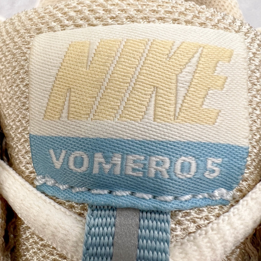 图片[11]-＃HP纯原 NK Air Zoom Vomero 5 经典复古潮流运动跑鞋 FB8825-111 原装纸板楦头开发 独家私模八层组合大底 市场唯一正确版本 进口三文治网面 融蕴繁复设计风范和丰富层次感 缔造运动鞋佳选 助你轻松型出范 开辟独属于自己的路 鞋款采用多层设计 融入织物与合成材质 塑就本季出众鞋款 合成材质与织物组合鞋面 经久耐穿 后跟网眼拼接和透气孔设计 轻盈透气Zoom Air缓震配置提供出色回弹缓震性能 实现快速离地的出众脚感 巧糅科技感和低调设计 为鞋款注入反光细节 令你迈步间尽显闪耀魅力 结合中性色调 让你驾驭不同穿搭 打造非凡造型 尺码：36 36.5 37.5 38 38.5 39 40 40.5 41 42 42.5 43 44 44.5 45 46-选品中心