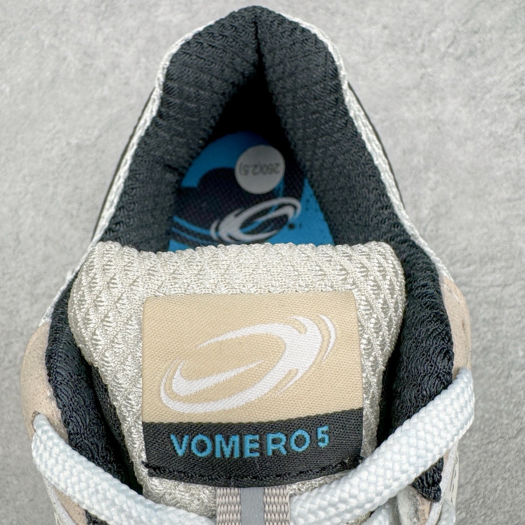 图片[14]-＃HP纯原 NK Air Zoom Vomero 5 经典复古潮流运动跑鞋 夜光灰 FN7649-110 原装纸板楦头开发 独家私模八层组合大底 市场唯一正确版本 进口三文治网面 融蕴繁复设计风范和丰富层次感 缔造运动鞋佳选 助你轻松型出范 开辟独属于自己的路 鞋款采用多层设计 融入织物与合成材质 塑就本季出众鞋款 合成材质与织物组合鞋面 经久耐穿 后跟网眼拼接和透气孔设计 轻盈透气Zoom Air缓震配置提供出色回弹缓震性能 实现快速离地的出众脚感 巧糅科技感和低调设计 为鞋款注入反光细节 令你迈步间尽显闪耀魅力 结合中性色调 让你驾驭不同穿搭 打造非凡造型 尺码：36 36.5 37.5 38 38.5 39 40 40.5 41 42 42.5 43 44 44.5 45 46-选品中心