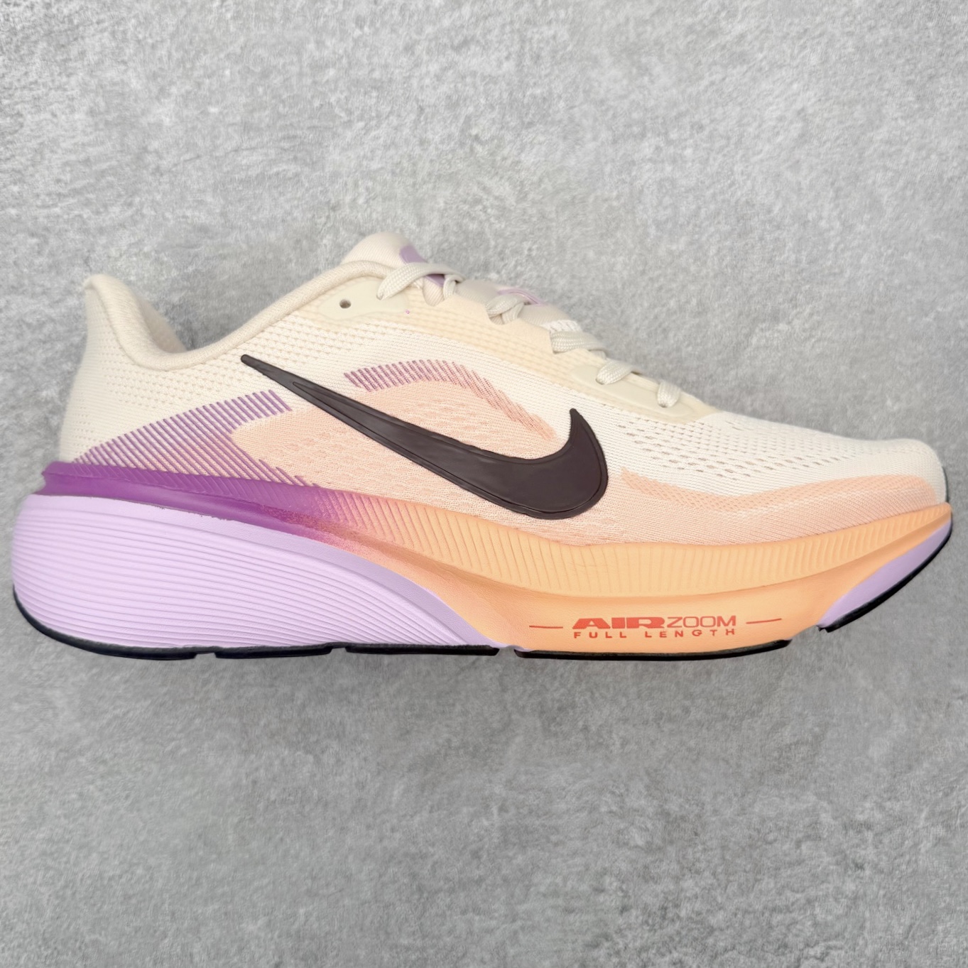 图片[5]-NK Zoom Pegasus 飞马42代马拉松系列网面透气缓震疾速跑鞋 拥有 Zoom Air 一如既往的稳定感和流畅感 鞋面采用工程网眼设计 为特定高热区域营造出色透气性 进一步增加鞋面的穿孔数量 让足部能够快速散热 中足搭配 Flywire 飞线 在高速运动时营造舒适稳定的贴合感 内置Zoon气垫加持 动力十足 尺码：36 36.5 37.5 38 38.5 39 40 40.5 41 42 42.5 43 44 44.5 45-选品中心