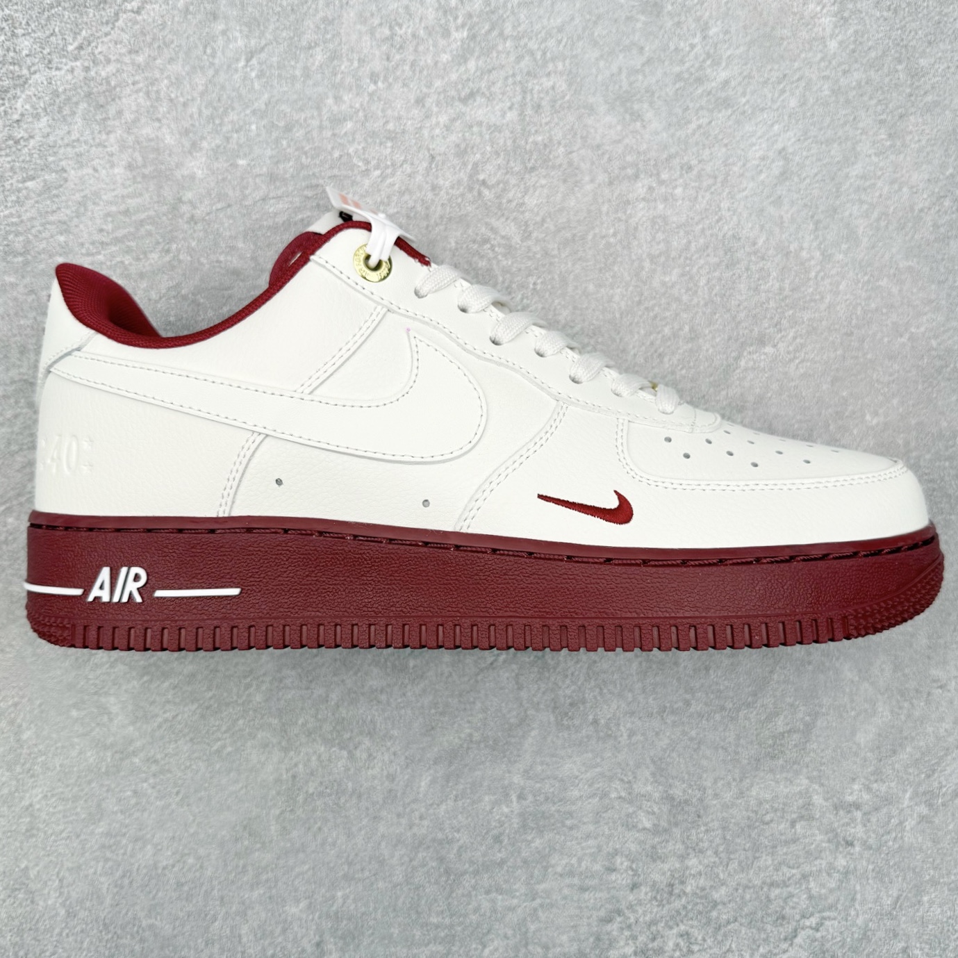 图片[2]-＃特价福利 NK Air Force 1´07 Low 空军一号低帮百搭休闲运动板鞋 2022全新楦头鞋型 鱼鳞大底 历时开发三个月 清洁度完美 二维码鞋标 内置芯片及solo气垫 大底高度及其弧度依照正品 钢印 logo刺绣 鞋口弧度 鞋头长度 鞋面冲孔 鞋垫背胶及钢印 完美鞋型对比正品 每一处都是细节满满 尺码：35.5 36 36.5 37.5 38 38.5 39 40 40.5 41 42 42.5 43 44 44.5 45-选品中心