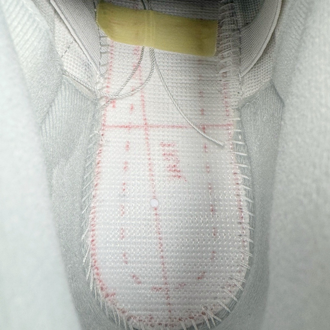 图片[18]-＃KZ神版福利 Air Jordan AJ3 Craft \\\”Ivory\\\” 象牙白 货号：FJ9479-100 独家外贸特供尺码含45.5 48.5 国内外口碑最好最推荐的产品 市场中端王者 亲自操刀耗时半年巨作 全套原纸板楦头开发 原厂大底磨具加持立体防滑纹理 原装可视Air Sole气垫 原汁原味最完美的三代版型 唯一正确鞋头趴度弧度高度鞋身腰线 此版本只针对中端市场 皮料材质有所更替 其他数据细节工艺流程均保持一致 绝不口嗨 细节品控鞋型随意秒杀市面3XX 4XX 原厂TPU后跟饰片 正确内里反口里网布 皮料菱角分明不变形无多余毛边 正确手工大底描漆拉丝 市场唯一原厂鞋扣模具 原厂织唛标 原厂飞人电绣工艺 尾指中部跳三针 独家绑鞋带手法 印刷中底布 四线拉帮 米色美纹纸贴合固定 进口港宝加持 后跟自然饱满 全鞋荧光划线卡点 追求极致完美 每一双都是工艺品 多重QC质检 超越公司货的品控标准 实实在在的免检产品 尺码：40 40.5 41 42 42.5 43 44 44.5 45 45.5 46 47.5 48.5-选品中心