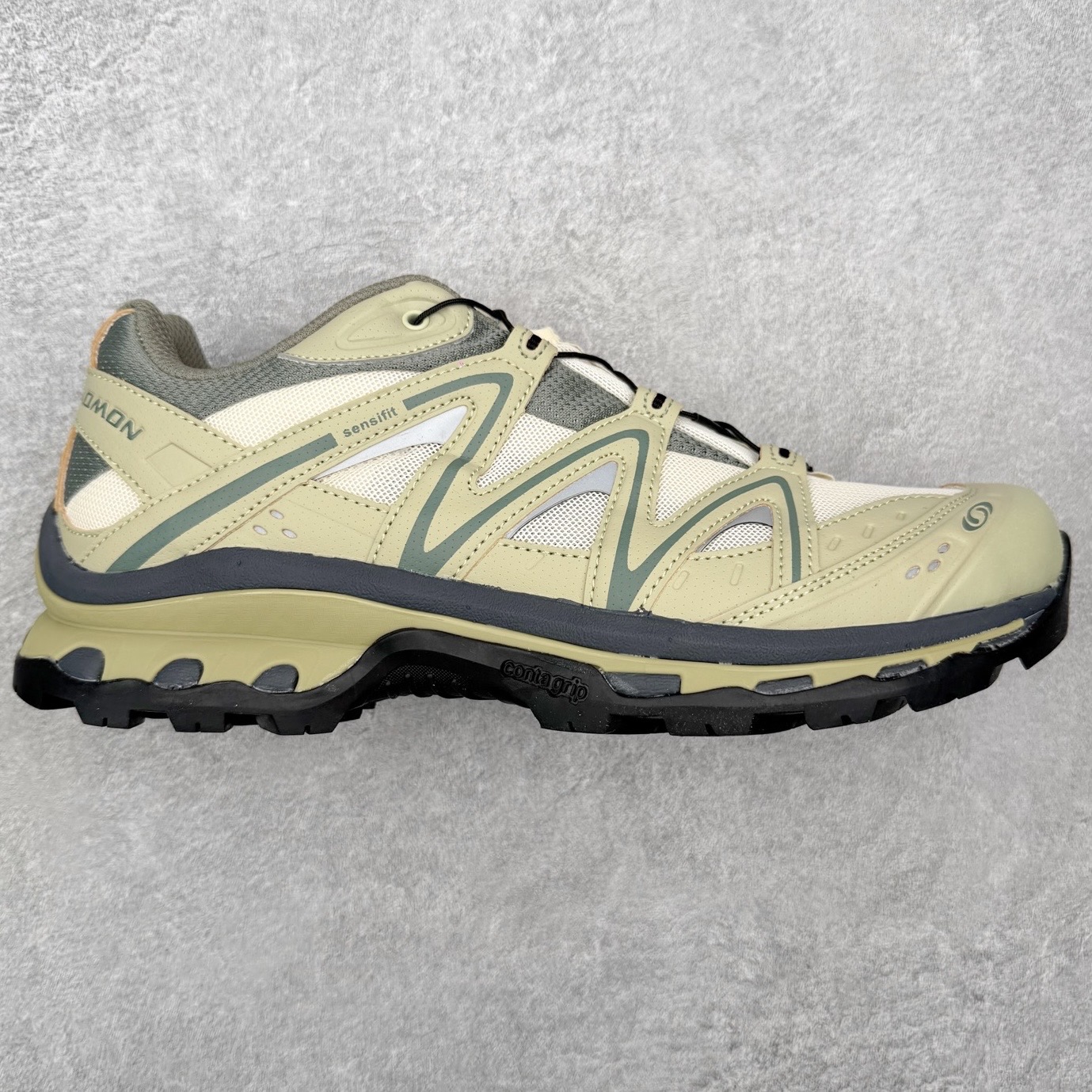 ＃PK4.0 Salomon XT-QUEST ADV 萨洛蒙潮流越野机能户外功能鞋 基于市场现有版本全新升级调整改良 现阶段市场最强产物 全新主色陆续出货 大底描漆工整零瑕疵 鞋头定型弧度完美 纯原外贸平台特供订单 耗时半年巨作 全套原纸板楦头开发 原厂特供网布配套加持 确保原汁原味 完美呈现版型 原档数据独家私模五层组合大底 男女鞋同步官方开发至46.5 原装Ortholite轻量化鞋垫 中底布带钢印编号 原厂TPU锁扣 进口港宝加持 后跟自然饱满 还原公司包裹性 基于 SALOMON 初代 XT 鞋身造型并搭载 4D ADVANCED CHASSIS™ 大底打造而成 为这款 XT-QUEST 带来了多项足部控制与保护等功能性 如在运动过程中控制左右晃动的过程而提高稳定性、改善长途越野过程中足中到足尖的过渡、提高感知岩石的精确度以抵抗尖锐物体对脚底的伤害以及采用动态缓冲来增强穿着舒适感 从而减轻疲劳感 使XT-QUEST 成为一双舒适且安全的户外之履 尺码：36 36.5 37.5 38 38.5 39 40 40.5 41 42 42.5 43 44 44.5 45-选品中心