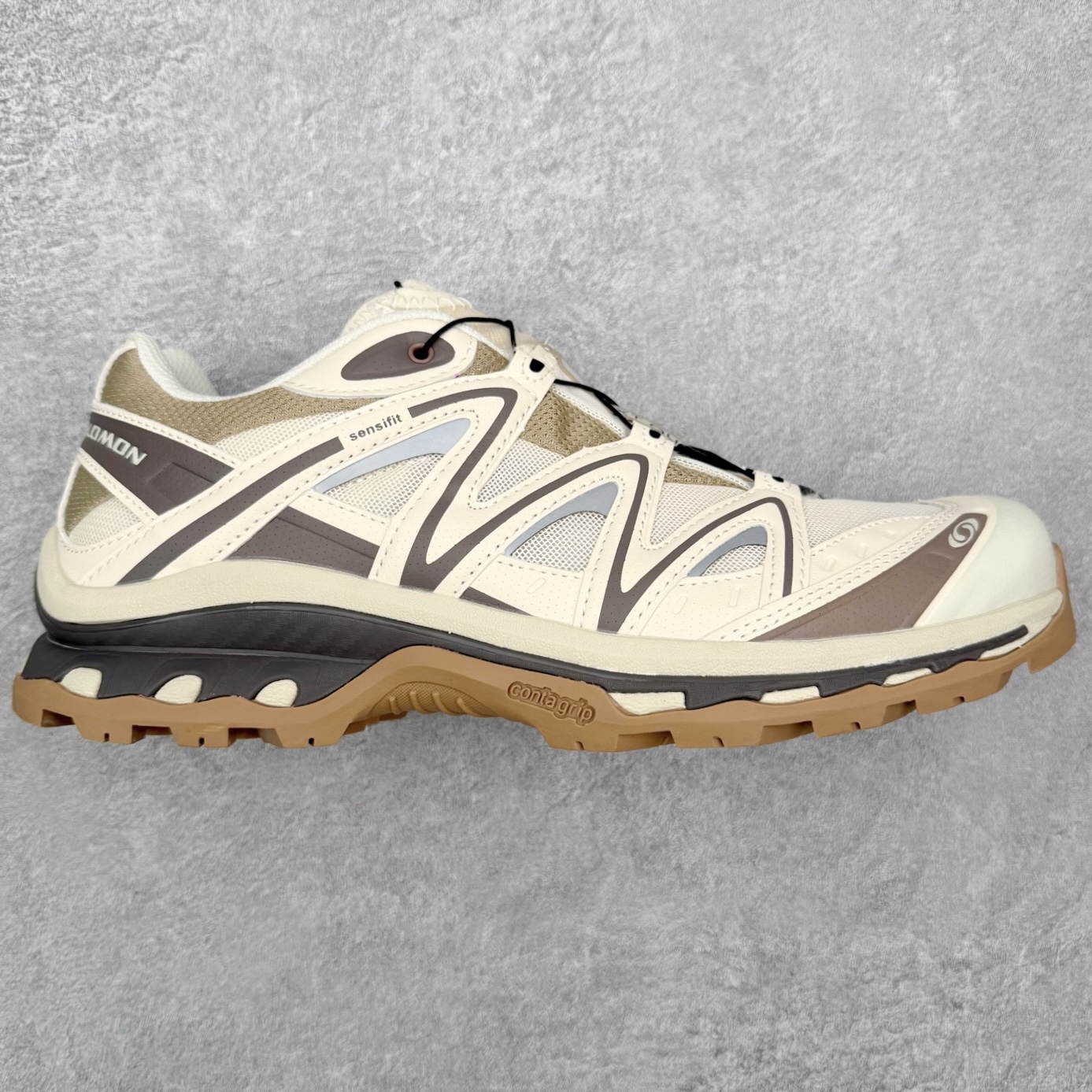 ＃PK4.0 Salomon XT-QUEST ADV 萨洛蒙潮流越野机能户外功能鞋 基于市场现有版本全新升级调整改良 现阶段市场最强产物 全新主色陆续出货 大底描漆工整零瑕疵 鞋头定型弧度完美 纯原外贸平台特供订单 耗时半年巨作 全套原纸板楦头开发 原厂特供网布配套加持 确保原汁原味 完美呈现版型 原档数据独家私模五层组合大底 男女鞋同步官方开发至46.5 原装Ortholite轻量化鞋垫 中底布带钢印编号 原厂TPU锁扣 进口港宝加持 后跟自然饱满 还原公司包裹性 基于 SALOMON 初代 XT 鞋身造型并搭载 4D ADVANCED CHASSIS™ 大底打造而成 为这款 XT-QUEST 带来了多项足部控制与保护等功能性 如在运动过程中控制左右晃动的过程而提高稳定性、改善长途越野过程中足中到足尖的过渡、提高感知岩石的精确度以抵抗尖锐物体对脚底的伤害以及采用动态缓冲来增强穿着舒适感 从而减轻疲劳感 使XT-QUEST 成为一双舒适且安全的户外之履 尺码：36 36.5 37.5 38 38.5 39 40 40.5 41 42 42.5 43 44 44.5 45-选品中心