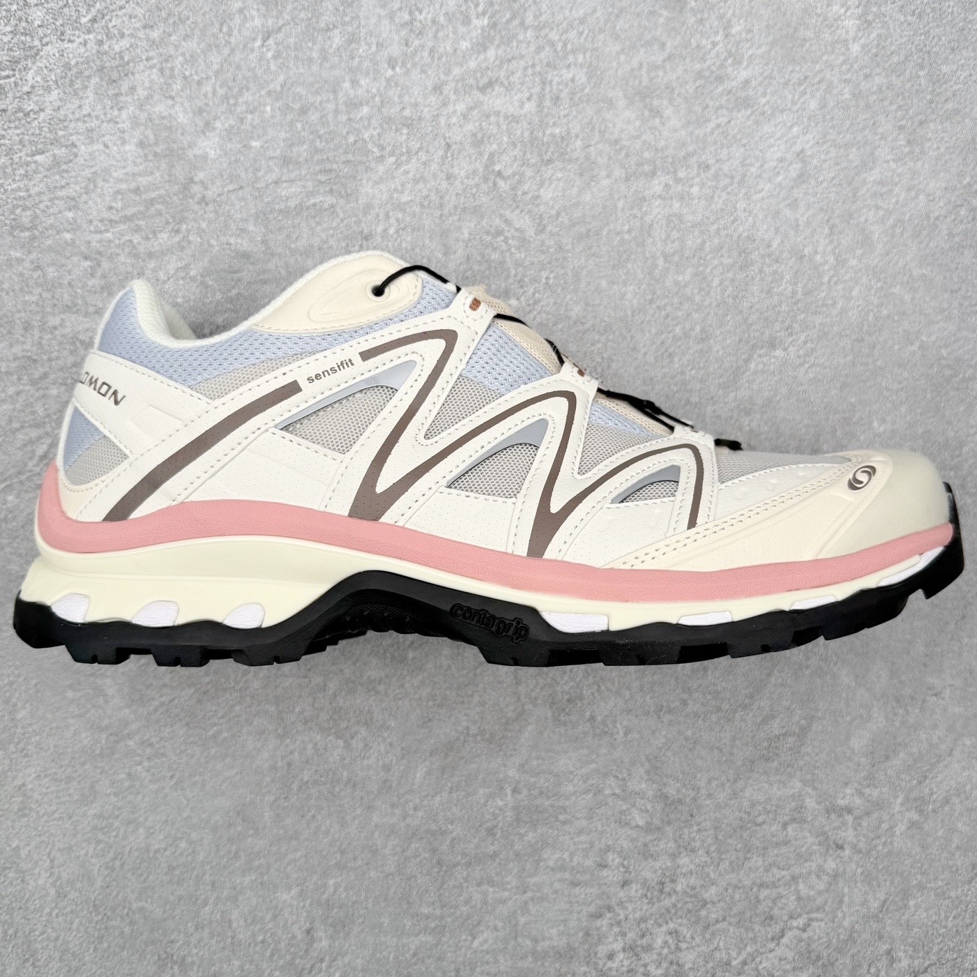 ＃PK4.0 Salomon XT-QUEST ADV 萨洛蒙潮流越野机能户外功能鞋 基于市场现有版本全新升级调整改良 现阶段市场最强产物 全新主色陆续出货 大底描漆工整零瑕疵 鞋头定型弧度完美 纯原外贸平台特供订单 耗时半年巨作 全套原纸板楦头开发 原厂特供网布配套加持 确保原汁原味 完美呈现版型 原档数据独家私模五层组合大底 男女鞋同步官方开发至46.5 原装Ortholite轻量化鞋垫 中底布带钢印编号 原厂TPU锁扣 进口港宝加持 后跟自然饱满 还原公司包裹性 基于 SALOMON 初代 XT 鞋身造型并搭载 4D ADVANCED CHASSIS™ 大底打造而成 为这款 XT-QUEST 带来了多项足部控制与保护等功能性 如在运动过程中控制左右晃动的过程而提高稳定性、改善长途越野过程中足中到足尖的过渡、提高感知岩石的精确度以抵抗尖锐物体对脚底的伤害以及采用动态缓冲来增强穿着舒适感 从而减轻疲劳感 使XT-QUEST 成为一双舒适且安全的户外之履 尺码：36 36.5 37.5 38 38.5 39 40 40.5 41 42 42.5 43 44 44.5 45-选品中心