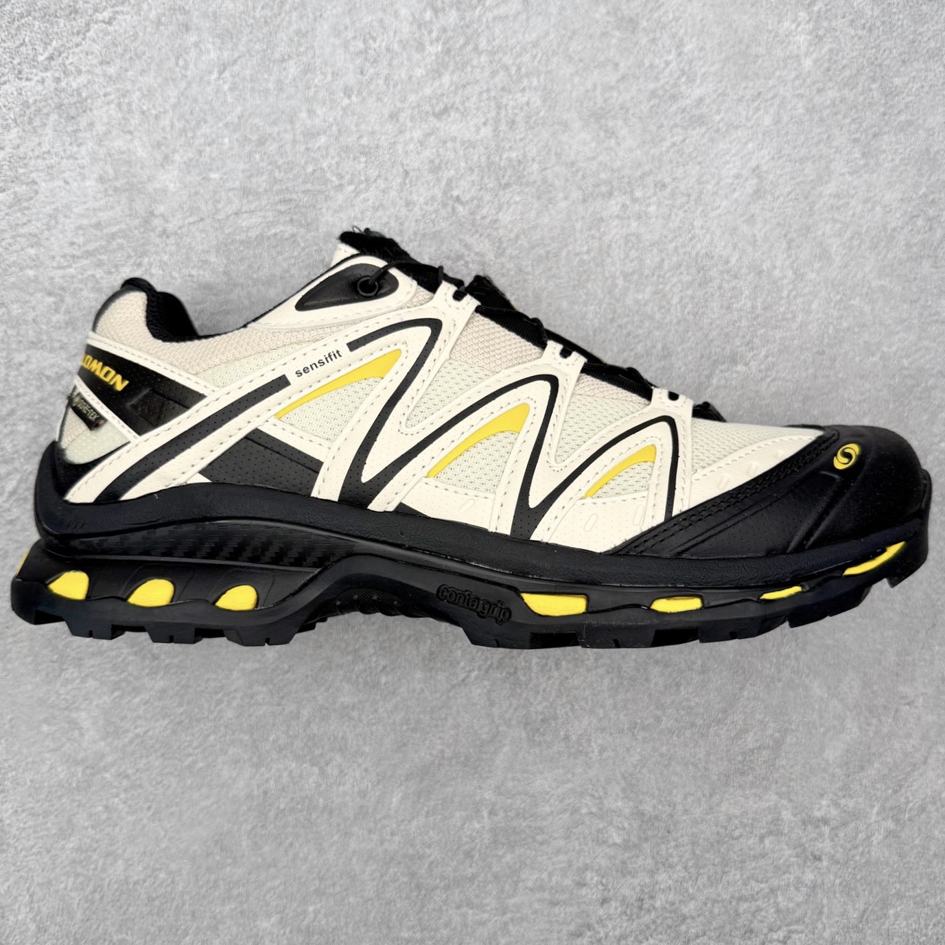 ＃PK4.0 Salomon XT-QUEST ADV 萨洛蒙潮流越野机能户外功能鞋 基于市场现有版本全新升级调整改良 现阶段市场最强产物 全新主色陆续出货 大底描漆工整零瑕疵 鞋头定型弧度完美 纯原外贸平台特供订单 耗时半年巨作 全套原纸板楦头开发 原厂特供网布配套加持 确保原汁原味 完美呈现版型 原档数据独家私模五层组合大底 男女鞋同步官方开发至46.5 原装Ortholite轻量化鞋垫 中底布带钢印编号 原厂TPU锁扣 进口港宝加持 后跟自然饱满 还原公司包裹性 基于 SALOMON 初代 XT 鞋身造型并搭载 4D ADVANCED CHASSIS™ 大底打造而成 为这款 XT-QUEST 带来了多项足部控制与保护等功能性 如在运动过程中控制左右晃动的过程而提高稳定性、改善长途越野过程中足中到足尖的过渡、提高感知岩石的精确度以抵抗尖锐物体对脚底的伤害以及采用动态缓冲来增强穿着舒适感 从而减轻疲劳感 使XT-QUEST 成为一双舒适且安全的户外之履 尺码：36 36.5 37.5 38 38.5 39 40 40.5 41 42 42.5 43 44 44.5 45-选品中心