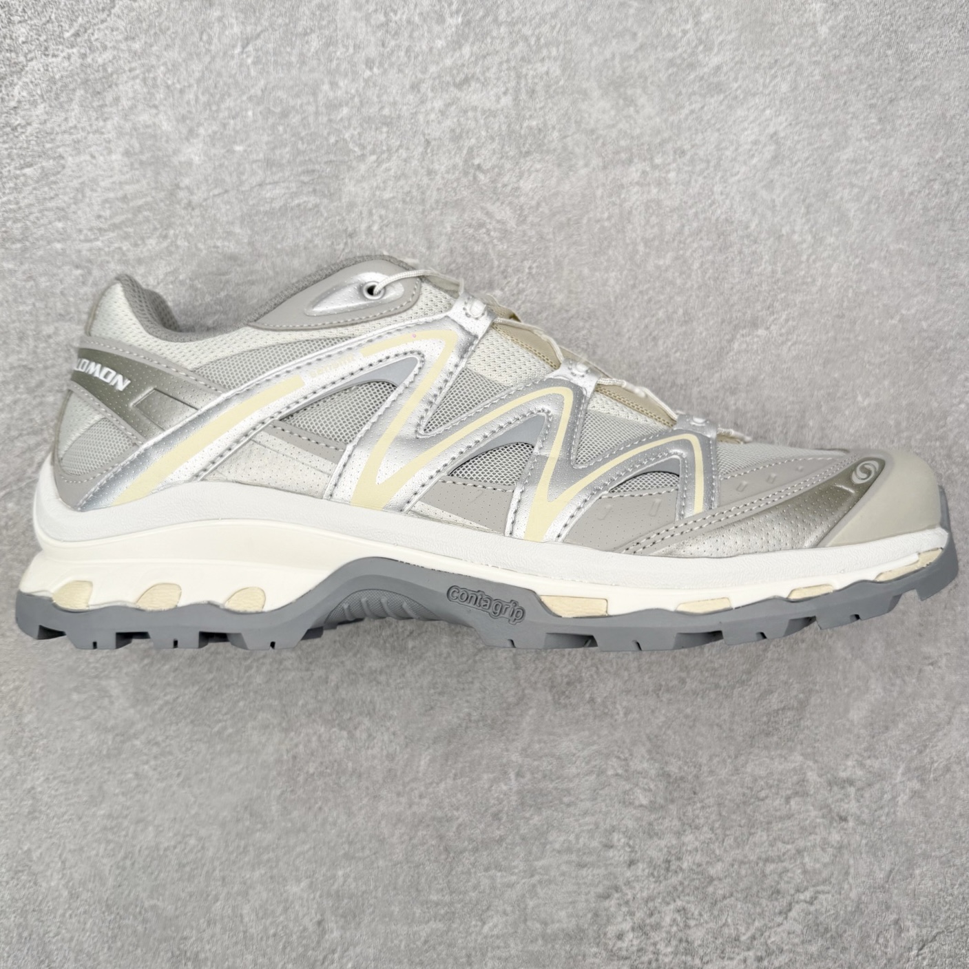 ＃PK4.0 Salomon XT-QUEST ADV 萨洛蒙潮流越野机能户外功能鞋 基于市场现有版本全新升级调整改良 现阶段市场最强产物 全新主色陆续出货 大底描漆工整零瑕疵 鞋头定型弧度完美 纯原外贸平台特供订单 耗时半年巨作 全套原纸板楦头开发 原厂特供网布配套加持 确保原汁原味 完美呈现版型 原档数据独家私模五层组合大底 男女鞋同步官方开发至46.5 原装Ortholite轻量化鞋垫 中底布带钢印编号 原厂TPU锁扣 进口港宝加持 后跟自然饱满 还原公司包裹性 基于 SALOMON 初代 XT 鞋身造型并搭载 4D ADVANCED CHASSIS™ 大底打造而成 为这款 XT-QUEST 带来了多项足部控制与保护等功能性 如在运动过程中控制左右晃动的过程而提高稳定性、改善长途越野过程中足中到足尖的过渡、提高感知岩石的精确度以抵抗尖锐物体对脚底的伤害以及采用动态缓冲来增强穿着舒适感 从而减轻疲劳感 使XT-QUEST 成为一双舒适且安全的户外之履 尺码：36 36.5 37.5 38 38.5 39 40 40.5 41 42 42.5 43 44 44.5 45-选品中心