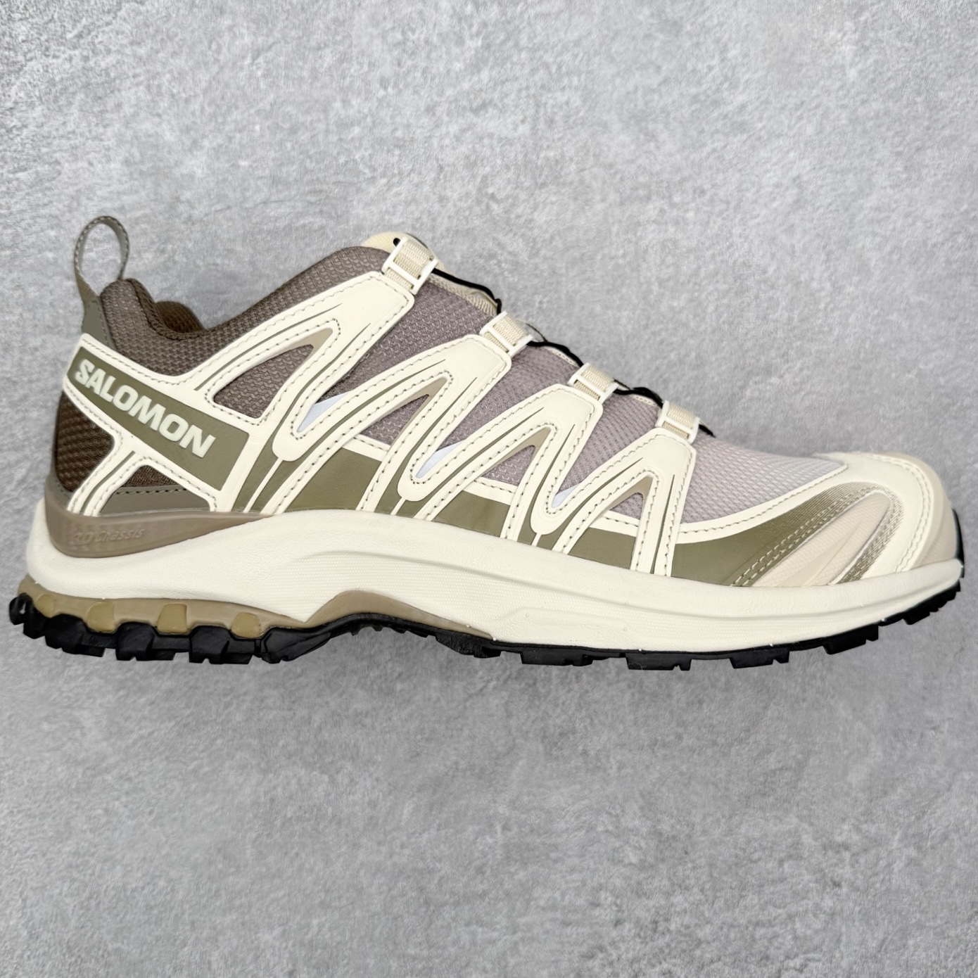 ＃PK4.0 Salomon XT-QUEST ADV 萨洛蒙潮流越野机能户外功能鞋 基于市场现有版本全新升级调整改良 现阶段市场最强产物 全新主色陆续出货 大底描漆工整零瑕疵 鞋头定型弧度完美 纯原外贸平台特供订单 耗时半年巨作 全套原纸板楦头开发 原厂特供网布配套加持 确保原汁原味 完美呈现版型 原档数据独家私模五层组合大底 男女鞋同步官方开发至46.5 原装Ortholite轻量化鞋垫 中底布带钢印编号 原厂TPU锁扣 进口港宝加持 后跟自然饱满 还原公司包裹性 基于 SALOMON 初代 XT 鞋身造型并搭载 4D ADVANCED CHASSIS™ 大底打造而成 为这款 XT-QUEST 带来了多项足部控制与保护等功能性 如在运动过程中控制左右晃动的过程而提高稳定性、改善长途越野过程中足中到足尖的过渡、提高感知岩石的精确度以抵抗尖锐物体对脚底的伤害以及采用动态缓冲来增强穿着舒适感 从而减轻疲劳感 使XT-QUEST 成为一双舒适且安全的户外之履 尺码：36 36.5 37.5 38 38.5 39 40 40.5 41 42 42.5 43 44 44.5 45-选品中心